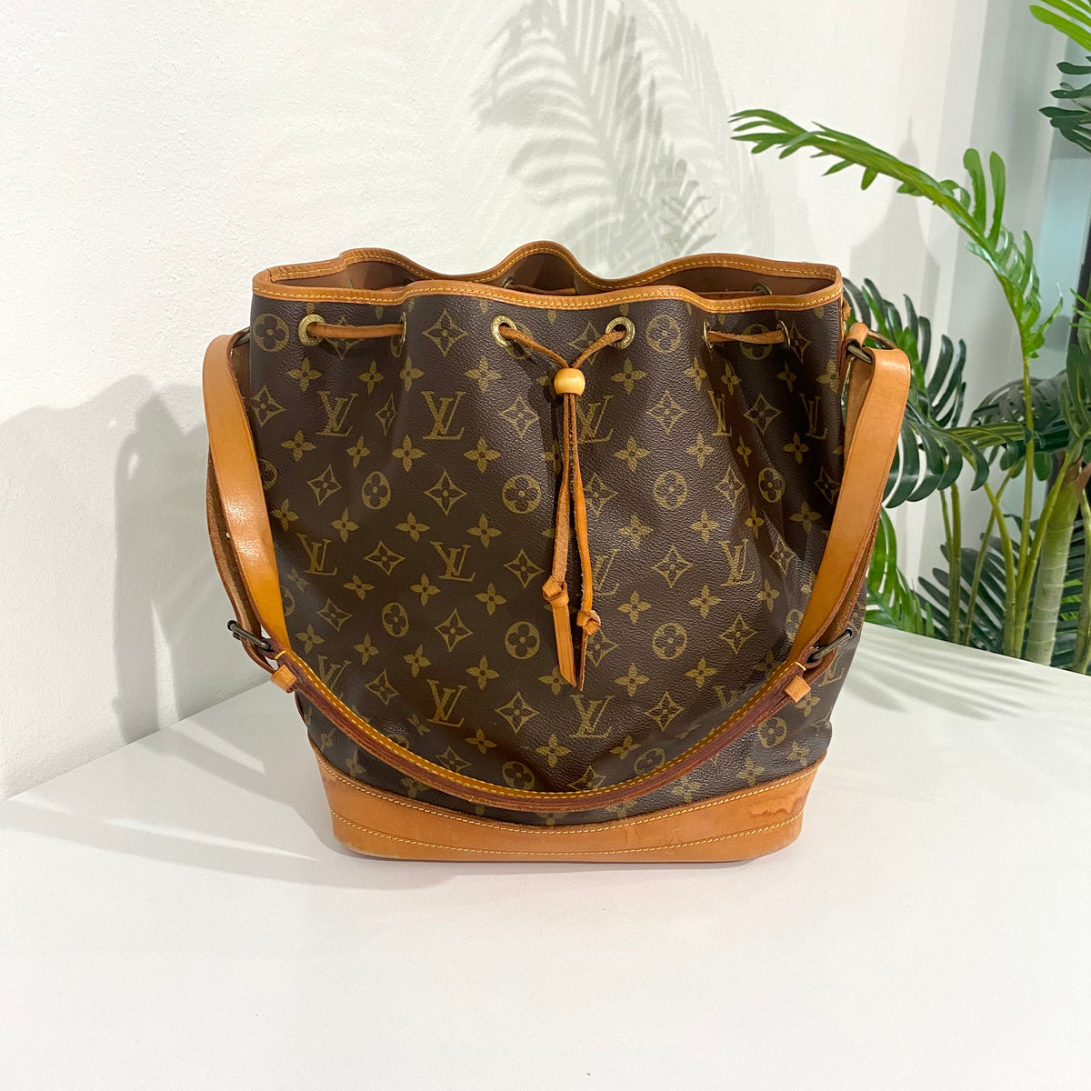 LOUIS VUITTON: NOE Vintage BAG (traces of wear and damag…