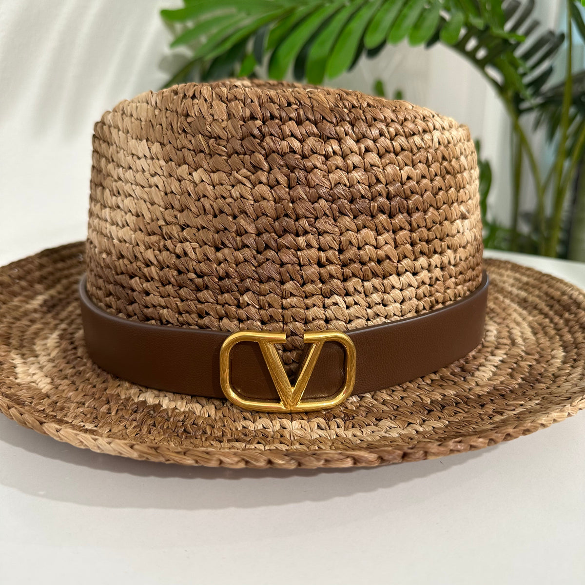 VIP【送料関税込】VALENTINO GARAVANI VLOGO SIGNATURE SUN HAT Valentino Garavani Vlogo Signature Straw Hat - Natural