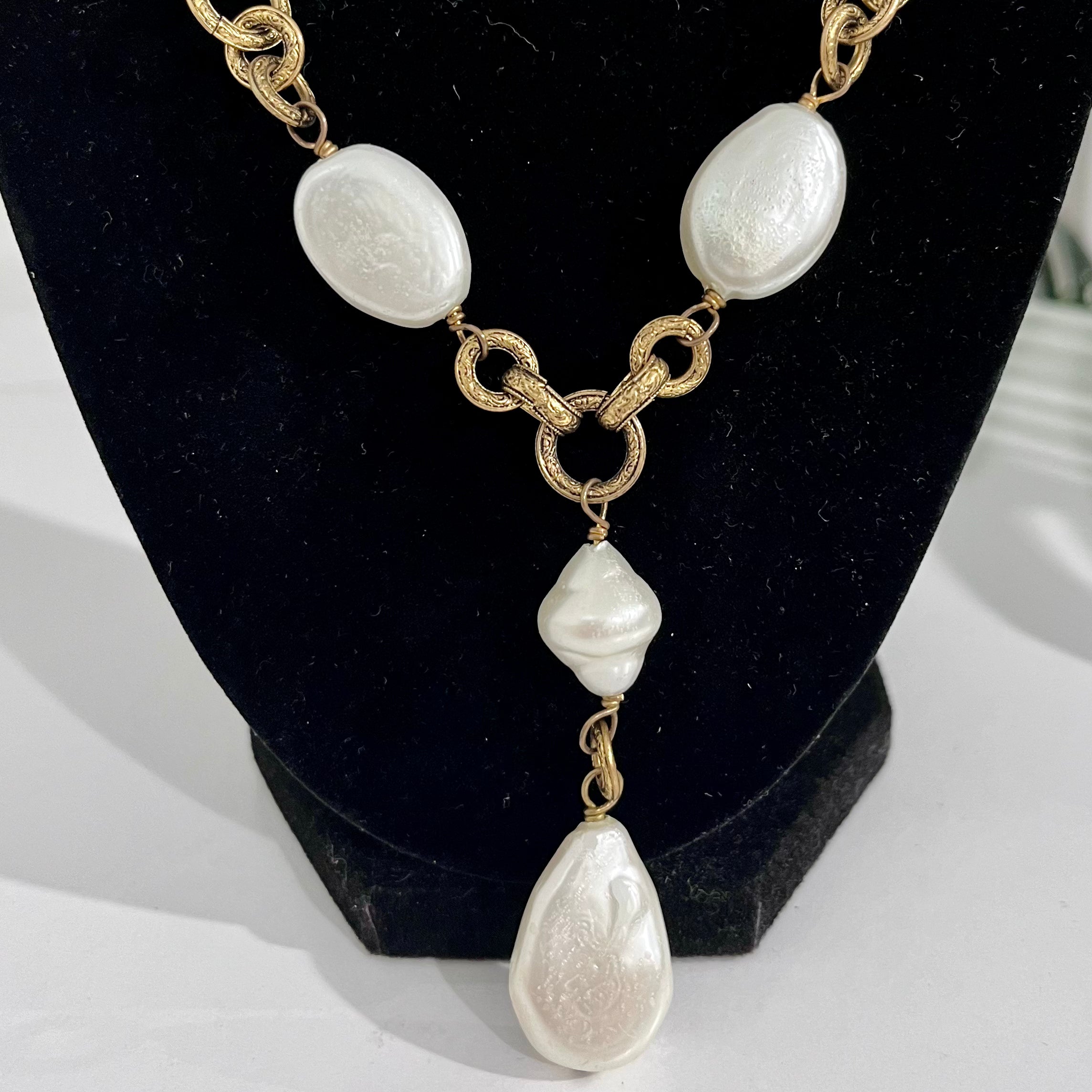 Chanel 1983 Chain Link & Pearl Coated Gripoix Necklace