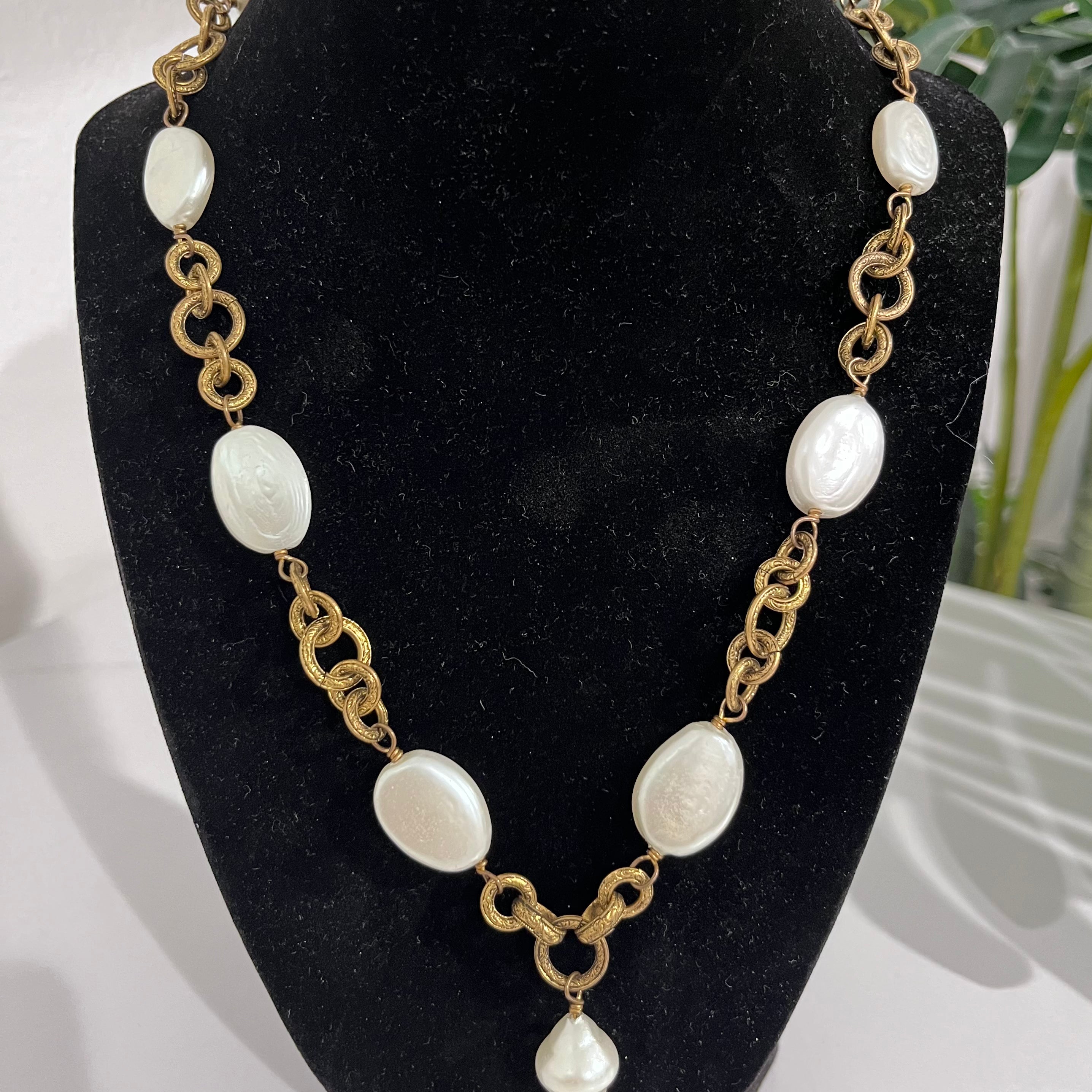 Chanel 1983 Chain Link & Pearl Coated Gripoix Necklace