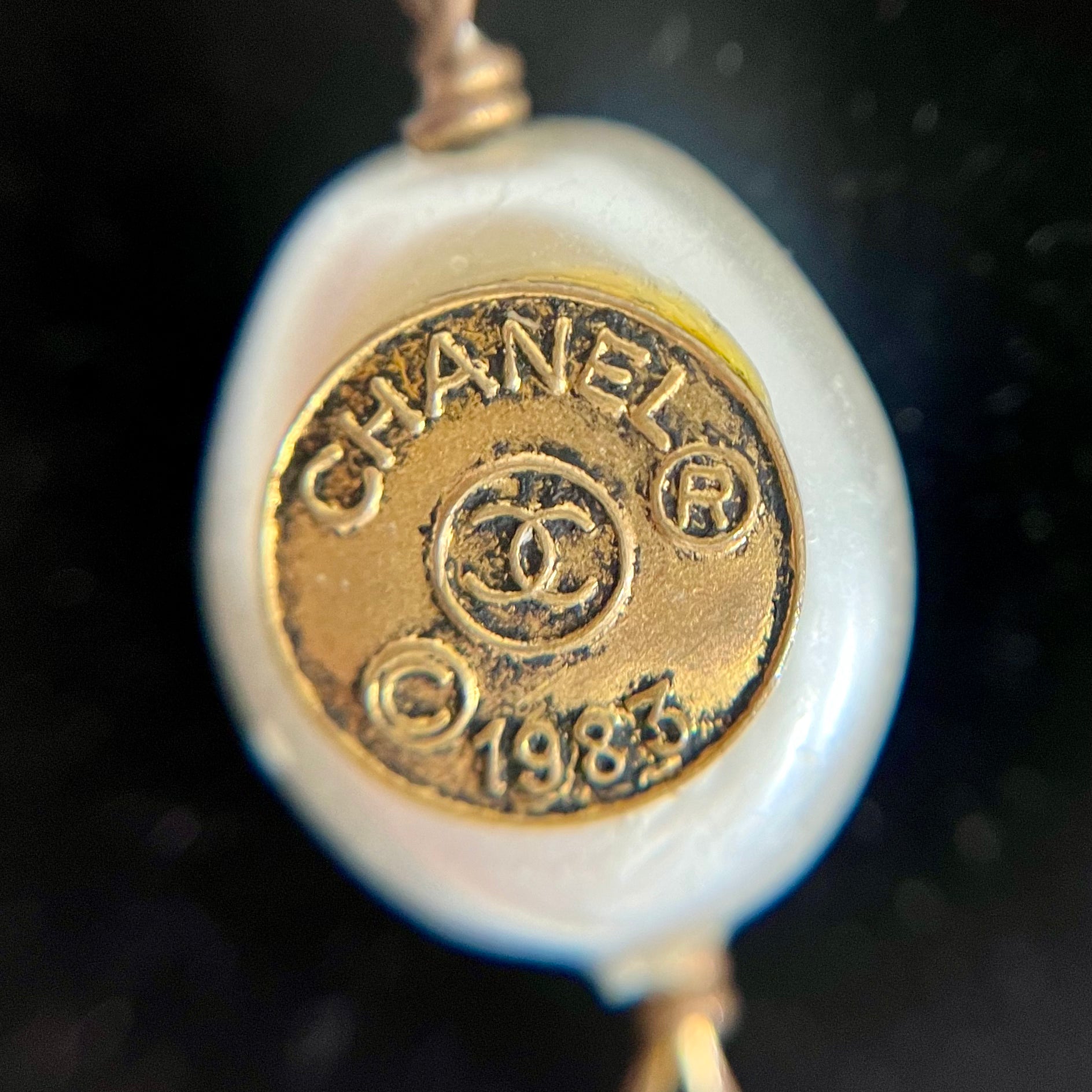 Chanel 1983 Chain Link & Pearl Coated Gripoix Necklace