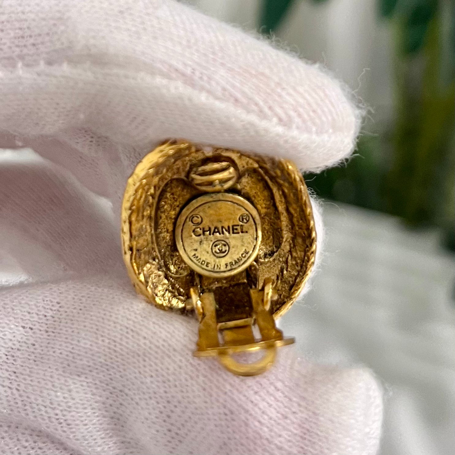 Chanel Vintage Gold Tone Oval CC Logo Clip Earrings
