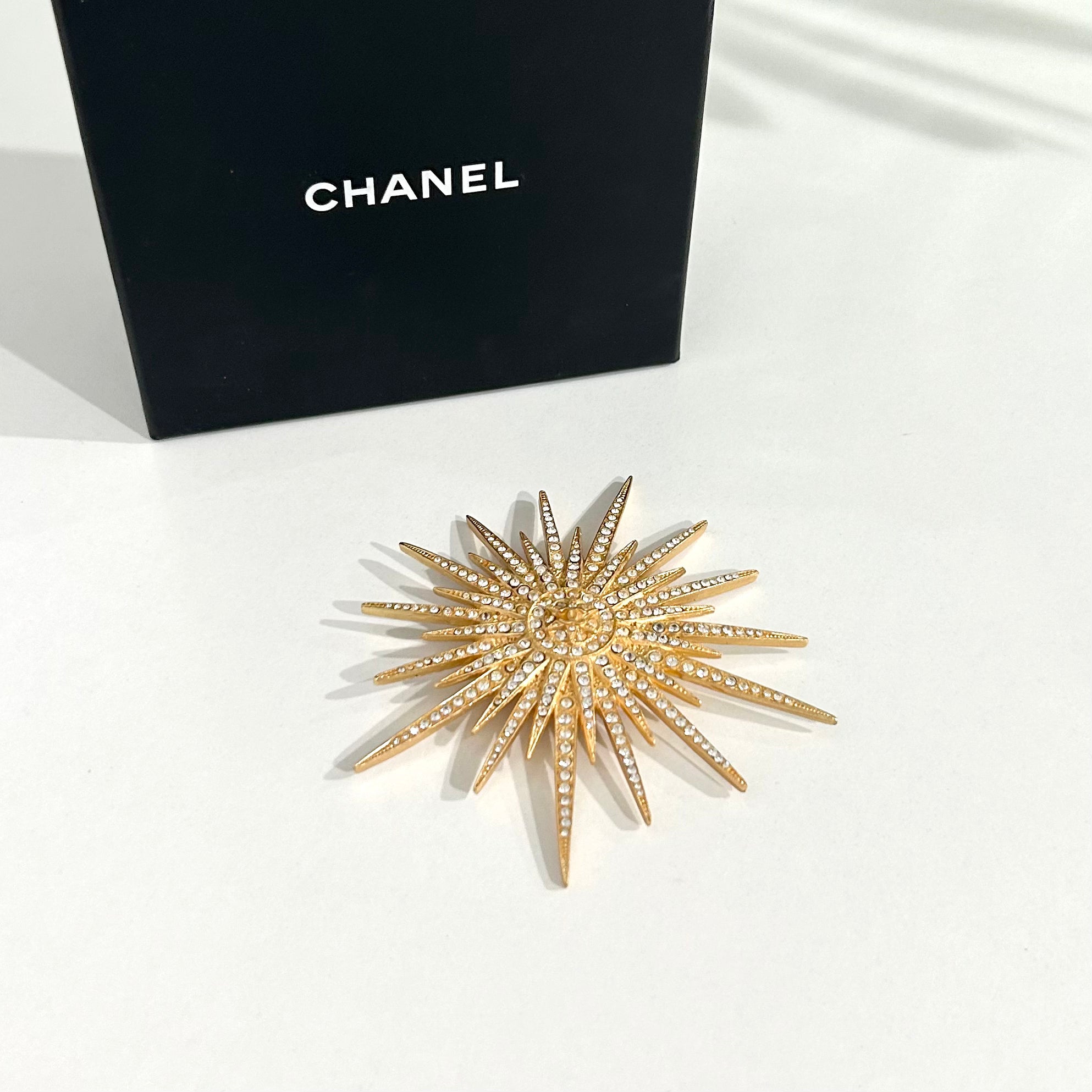 Chanel Vintage Starburst Brooch – Dina C's Fab and Funky