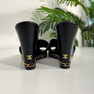Chanel Chain Trim Black Wedges – Dina C's Fab and Funky