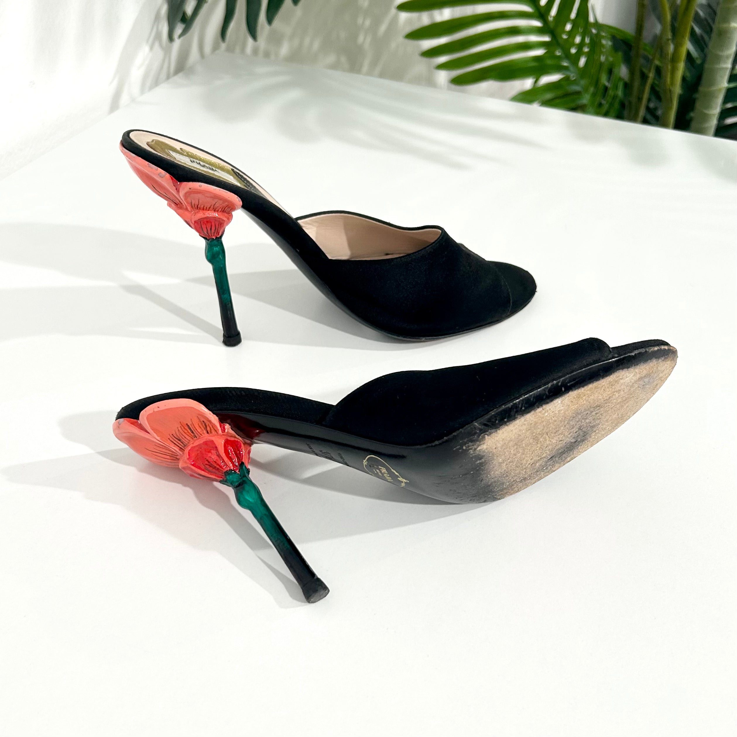 Prada Flower Heels – Dina C's Fab and Funky Consignment Boutique Prada Flower Heels – Dina C's Fab and Funky Consignment Boutique