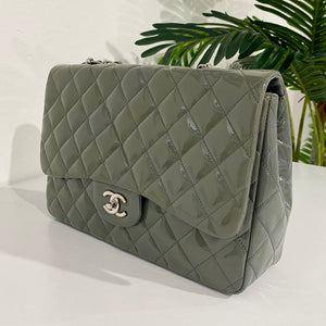 Chanel Grey Patent Jumbo Flap Bag – Dina C's Fab and Funky Consignment  Boutique