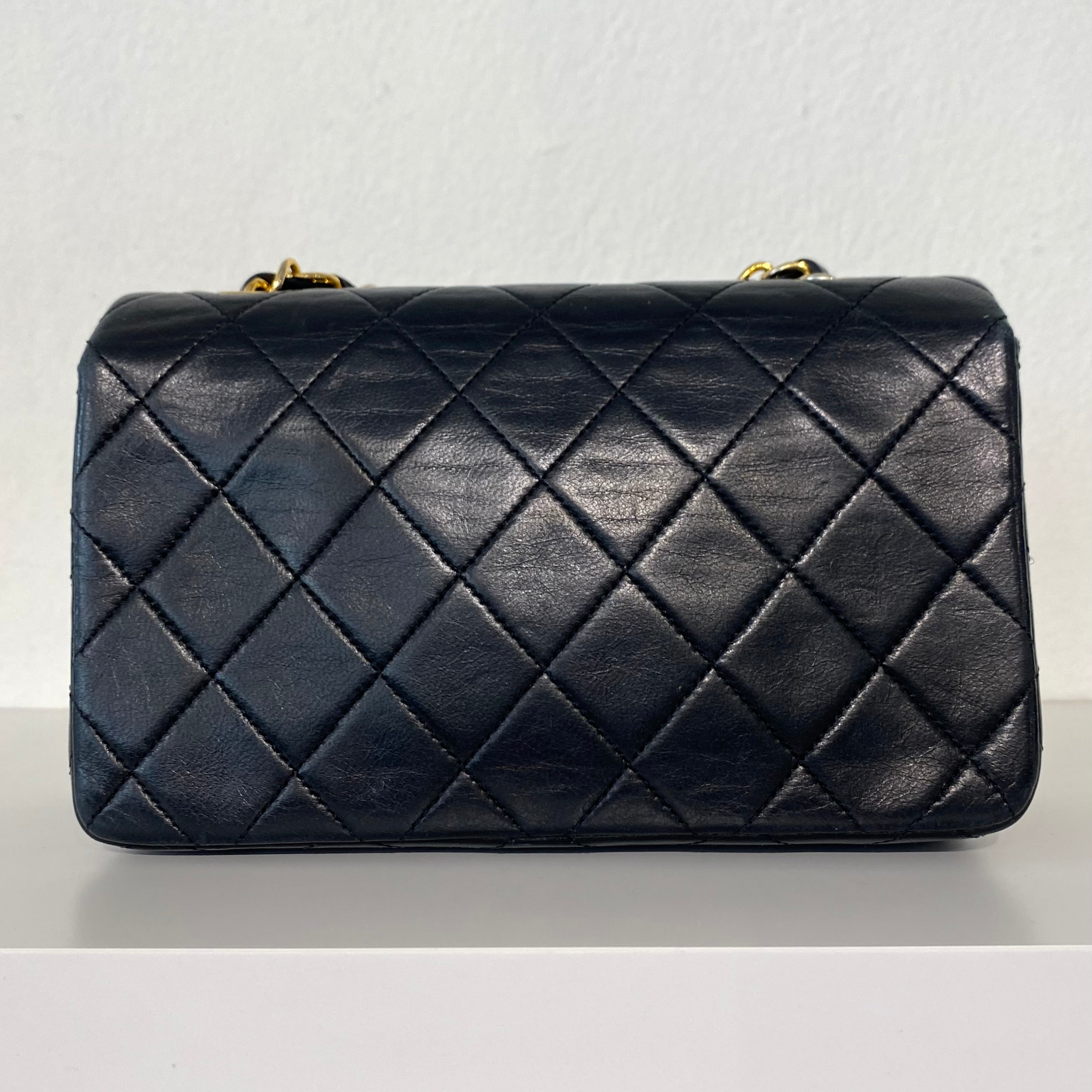Chanel Classic Vintage Medium Quilted Leather Flap Shoulder Bag - Midnight Blue/Black