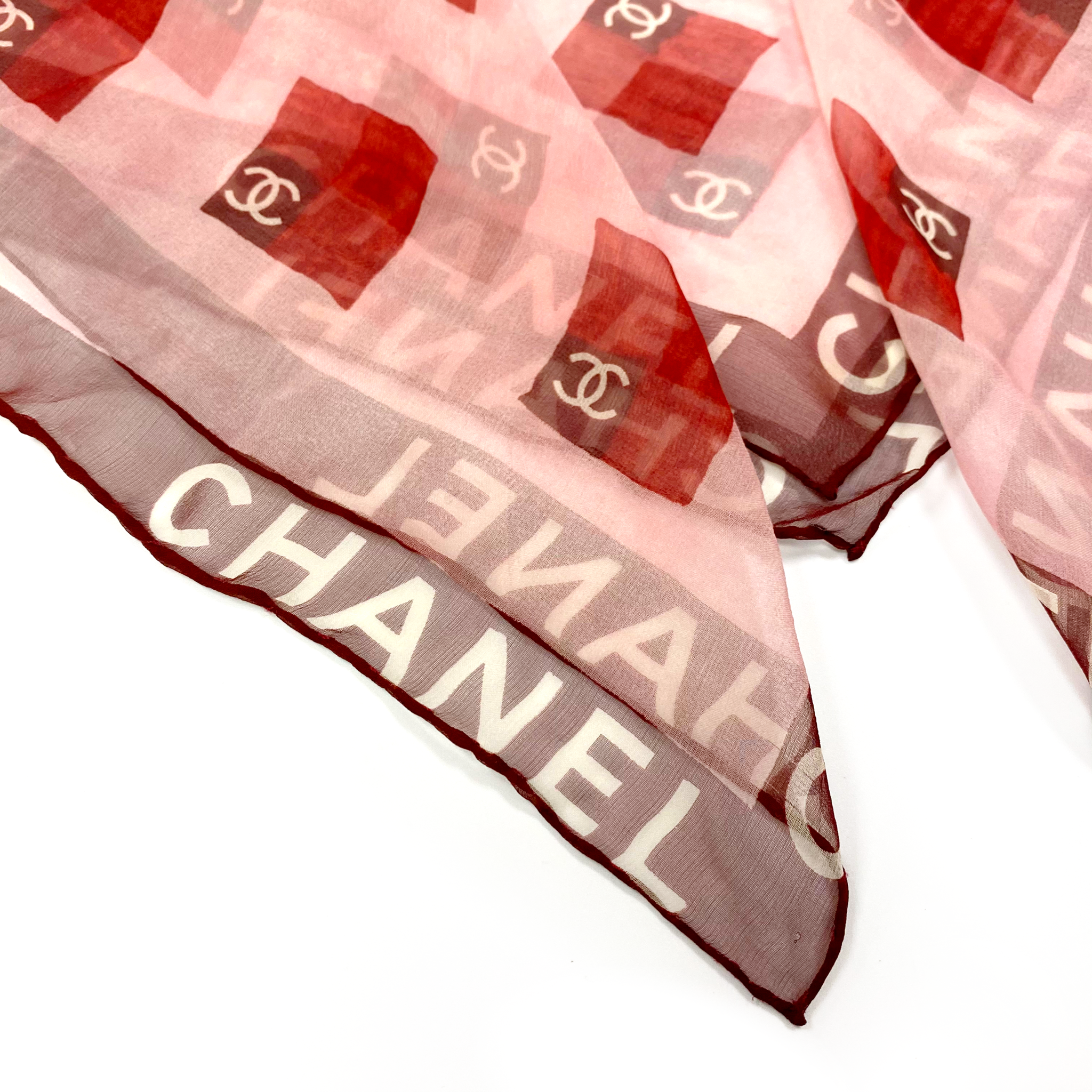 Chanel, Silk cc scarf with clover print Pink Orange ref.1003095