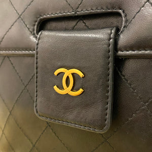 Chanel Black Reverse Quilted Shoulder Bag – Dina C's Fab and Funky  Consignment Boutique