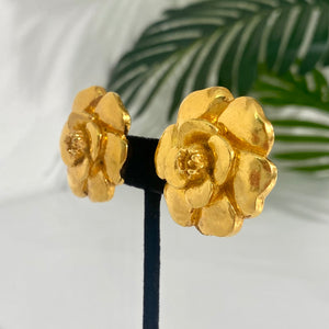 Chanel Vintage Camellia Earrings – Dina C's Fab and Funky Consignment  Boutique