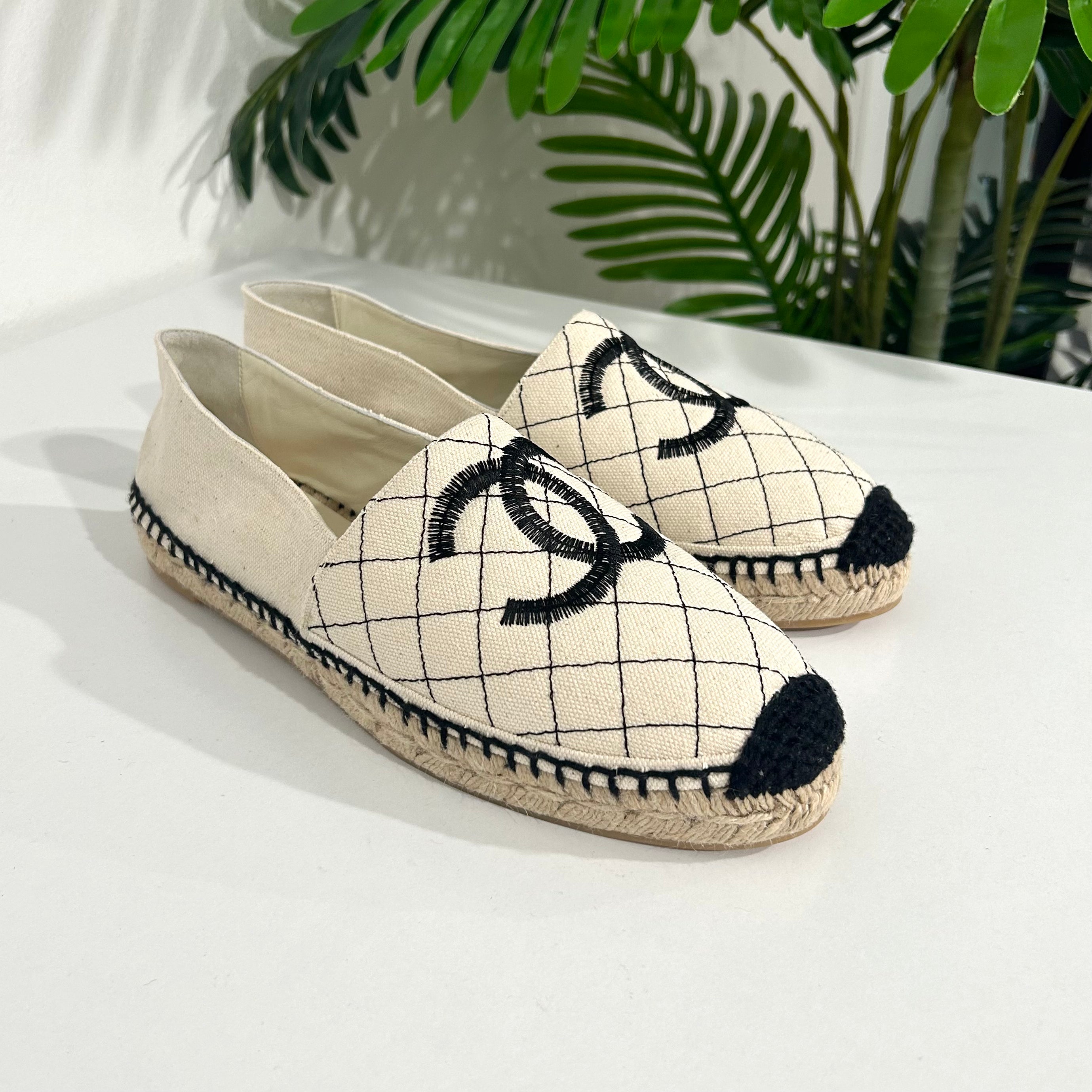 Chanel CC Espadrilles size 41 – Dina C's Fab and Funky Consignment Boutique