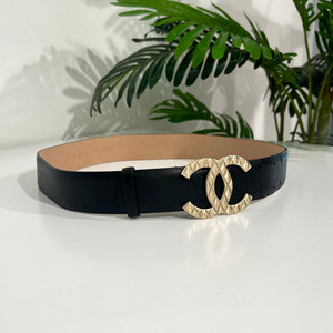 Chanel Black Leather Quilted CC Belt – Dina C's Fab and Funky Consignment  Boutique