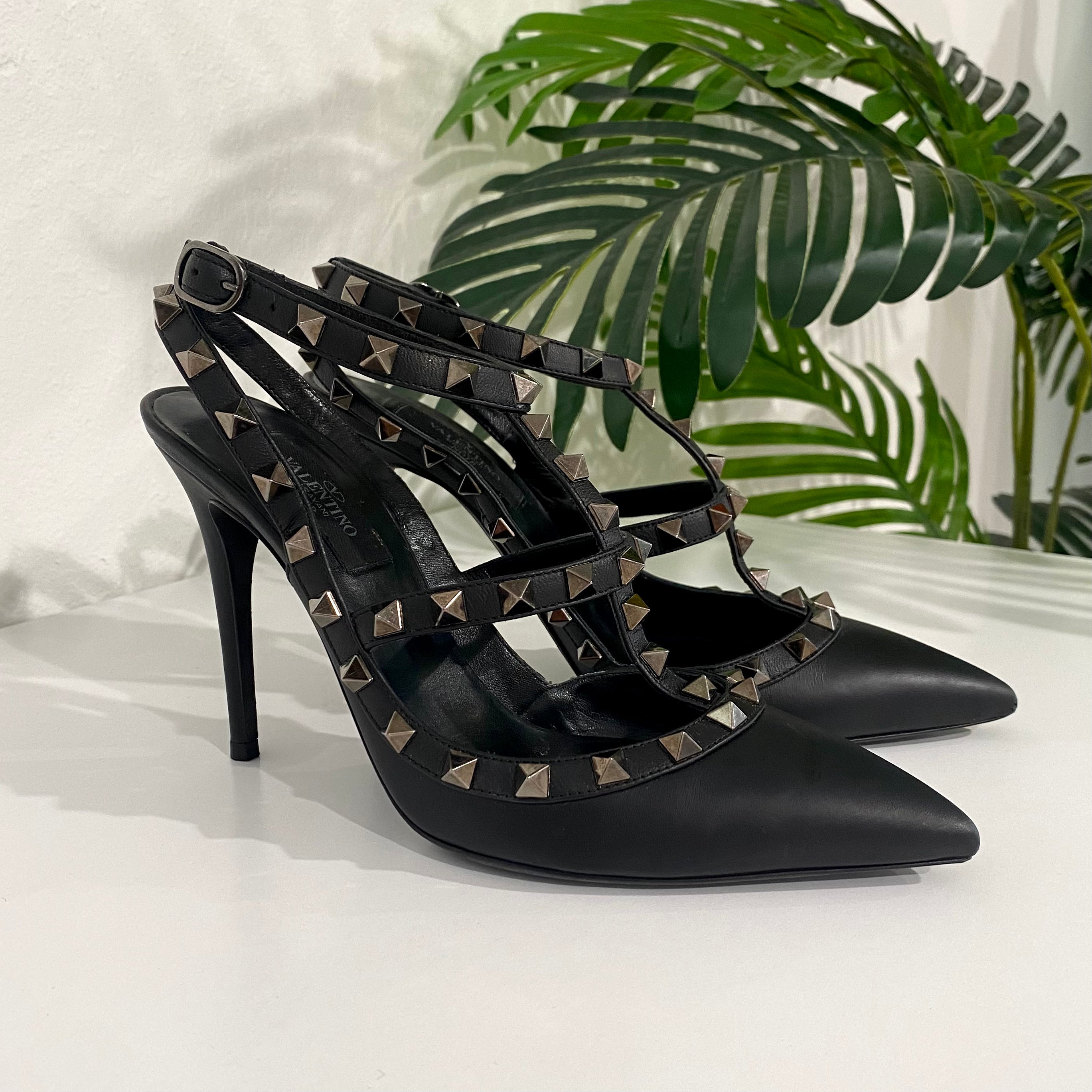 Valentino Garavani Noir Rockstud Pumps Dina C s Fab and Funky
