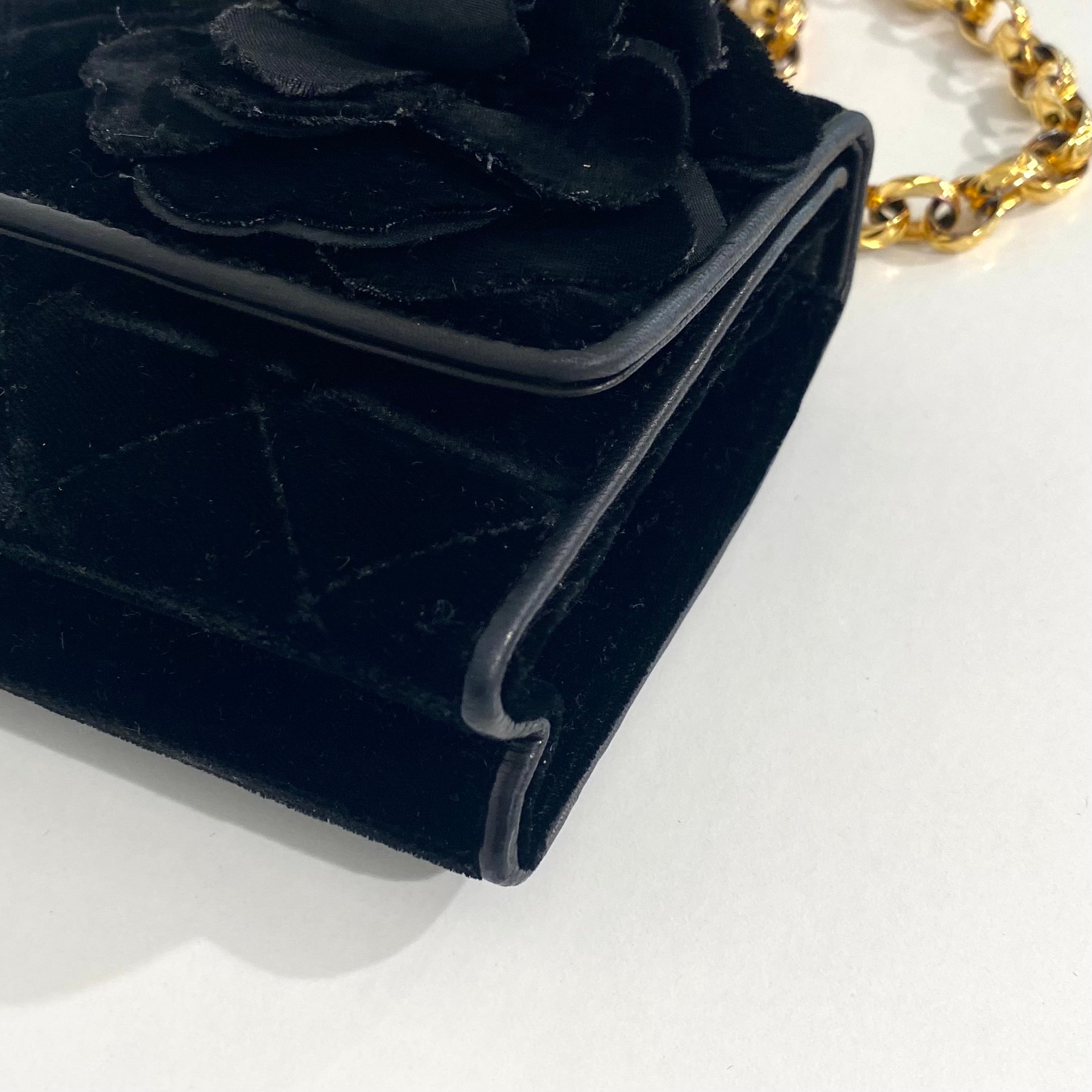 Chanel Vintage Black Velvet Bag – Dina C's Fab and Funky