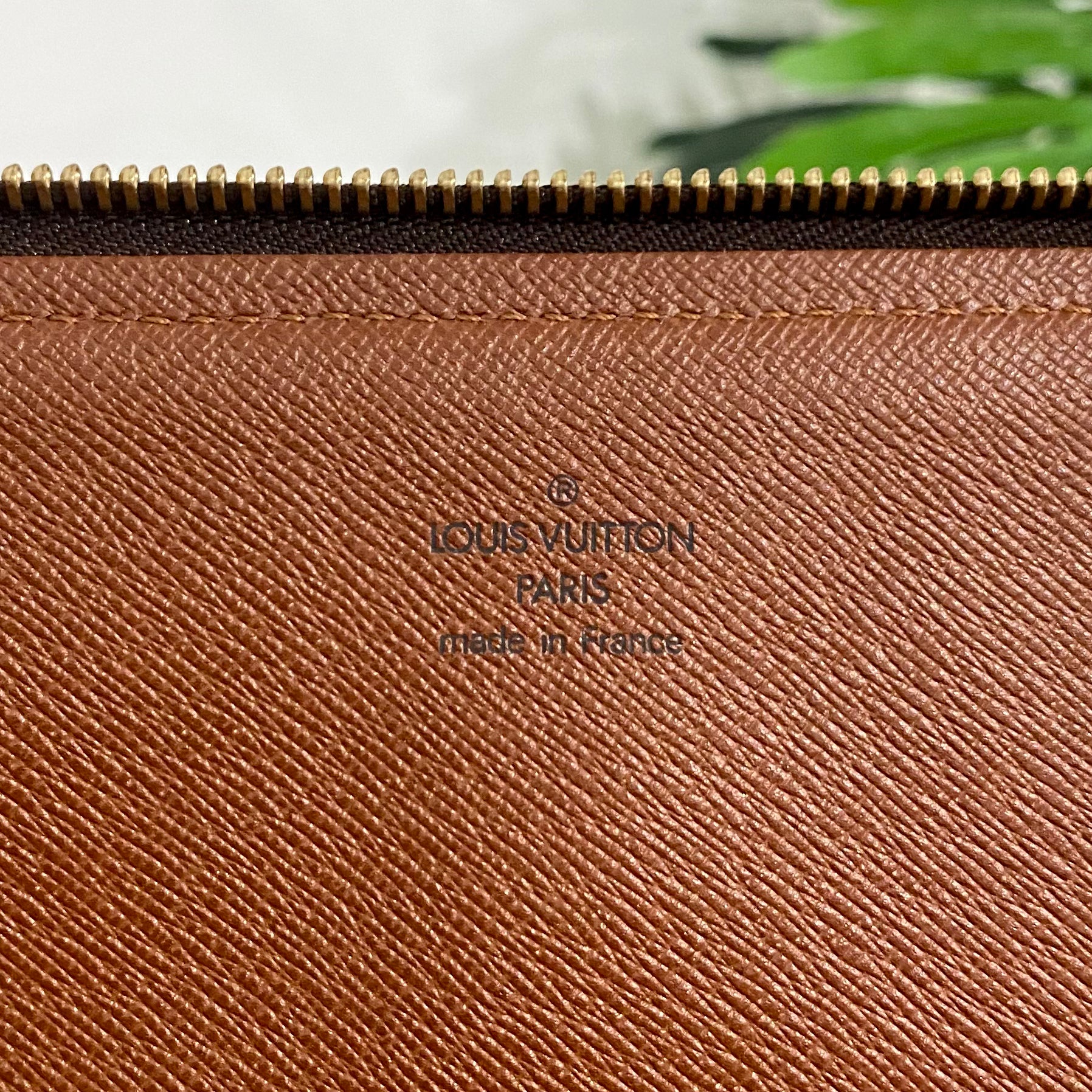 Louis Vuitton Monogram Portfolio – Dina C's Fab and Funky Consignment  Boutique