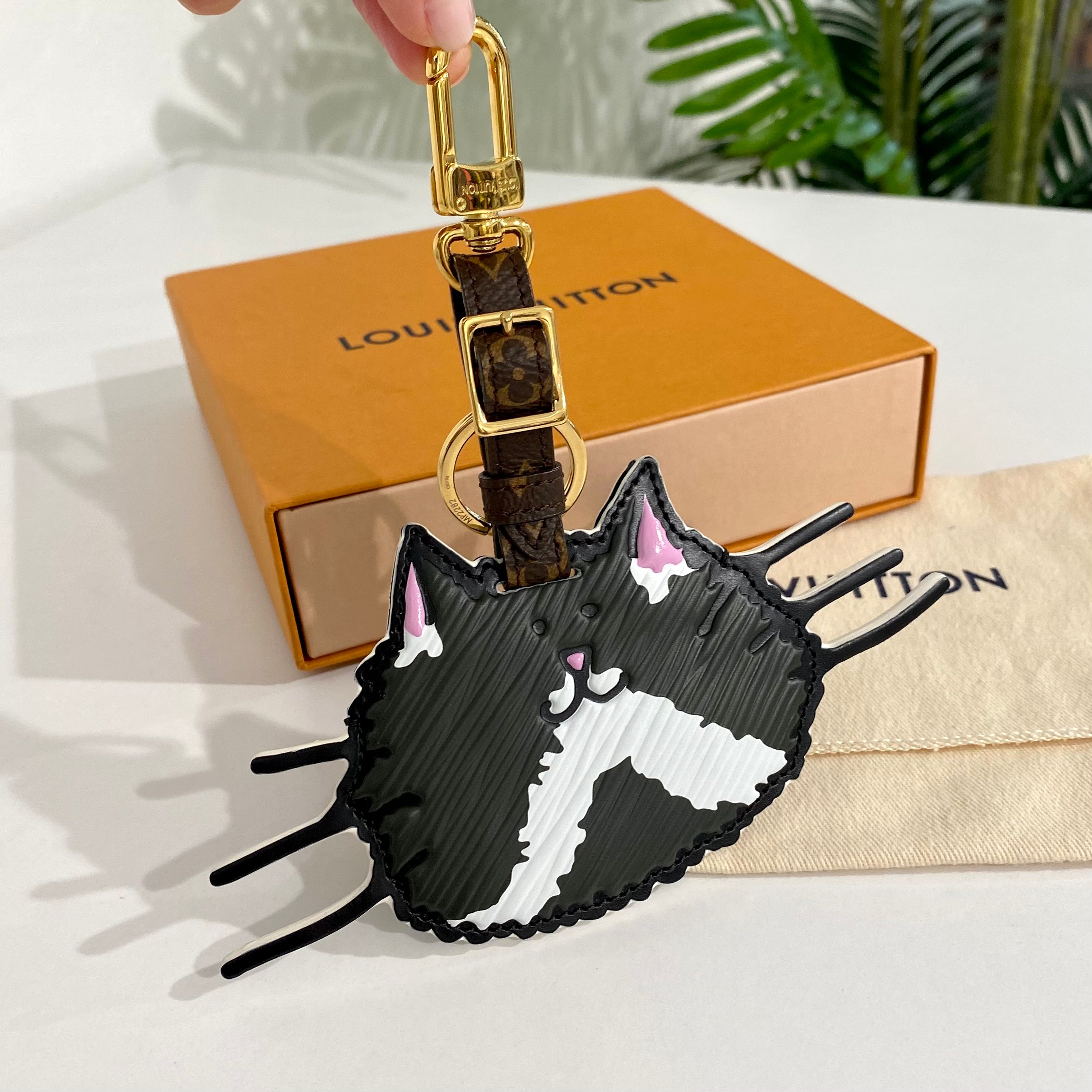 Louis Vuitton Cat Bag Charm – Dina C's Fab and Funky Consignment Boutique