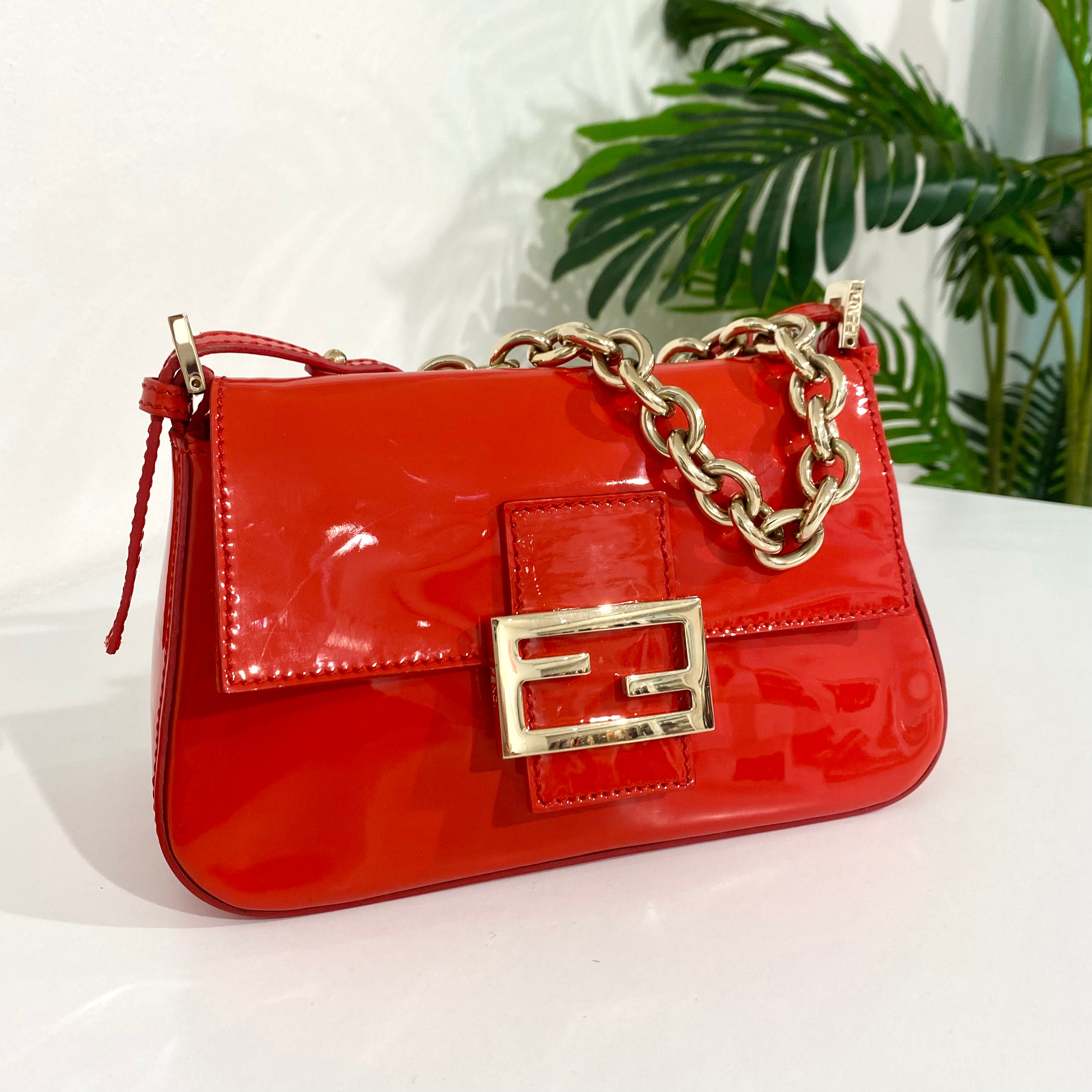 Mamma baguette leather handbag Fendi Red in Leather - 35109669