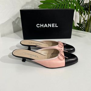 Chanel Vintage Pink & Black Mules – Dina C's Fab and Funky Consignment  Boutique