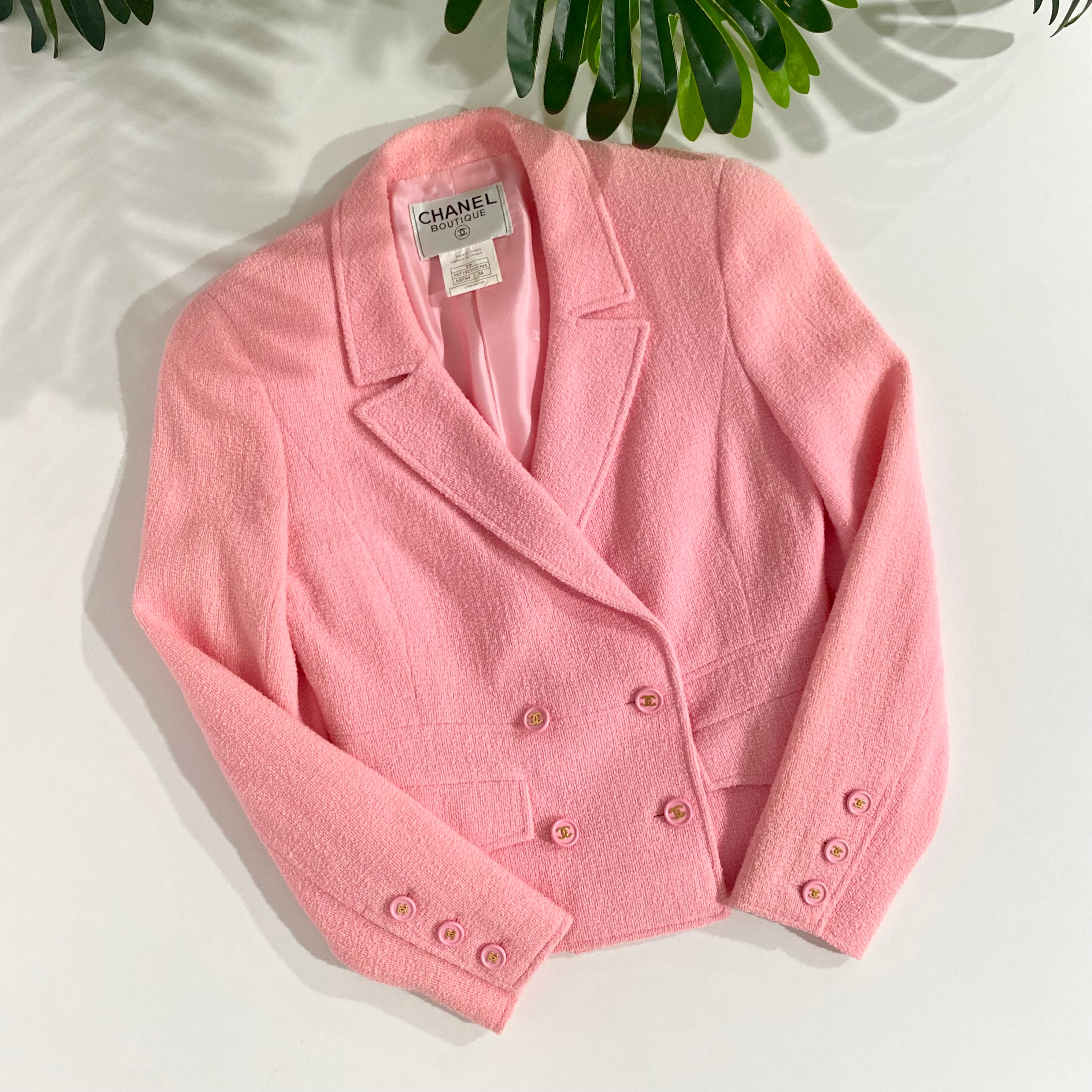Chanel 1997 Spring Pink Skirt Suit – Dina C's Fab and Funky Consignment  Boutique