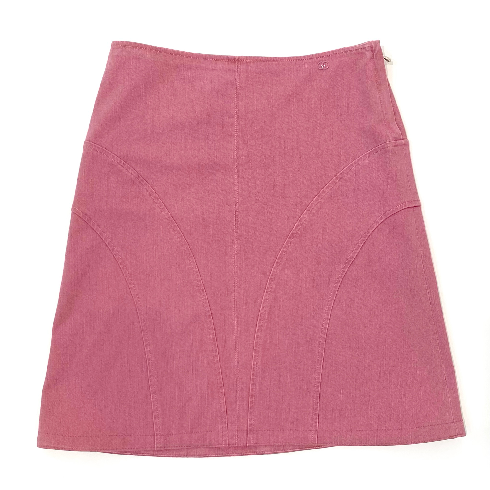 Chanel Pink Denim Skirt – Dina C's Fab and Funky Consignment Boutique