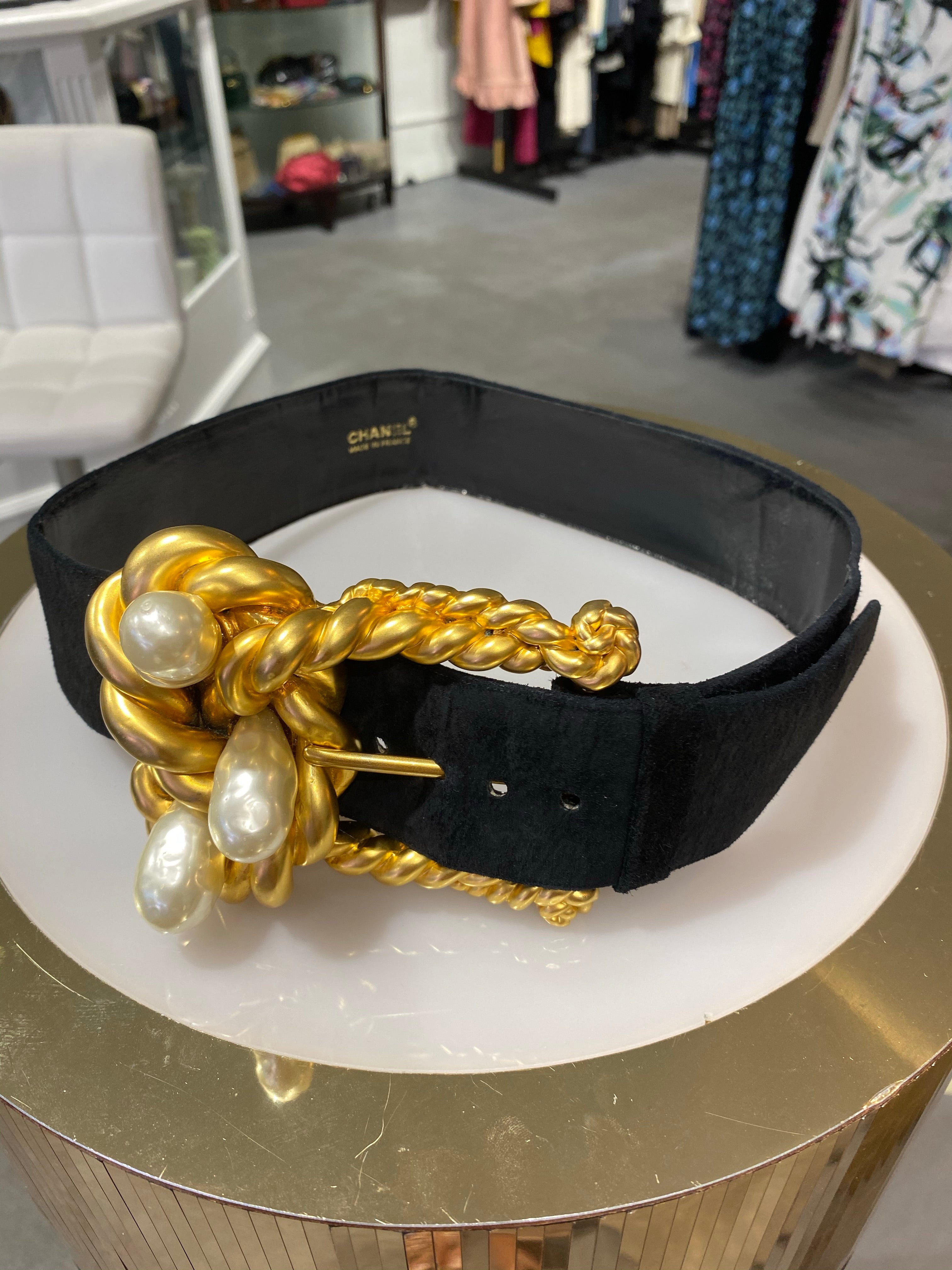 Chanel Vintage Runway Twisted Rope Belt – Dina C's Fab and Funky  Consignment Boutique