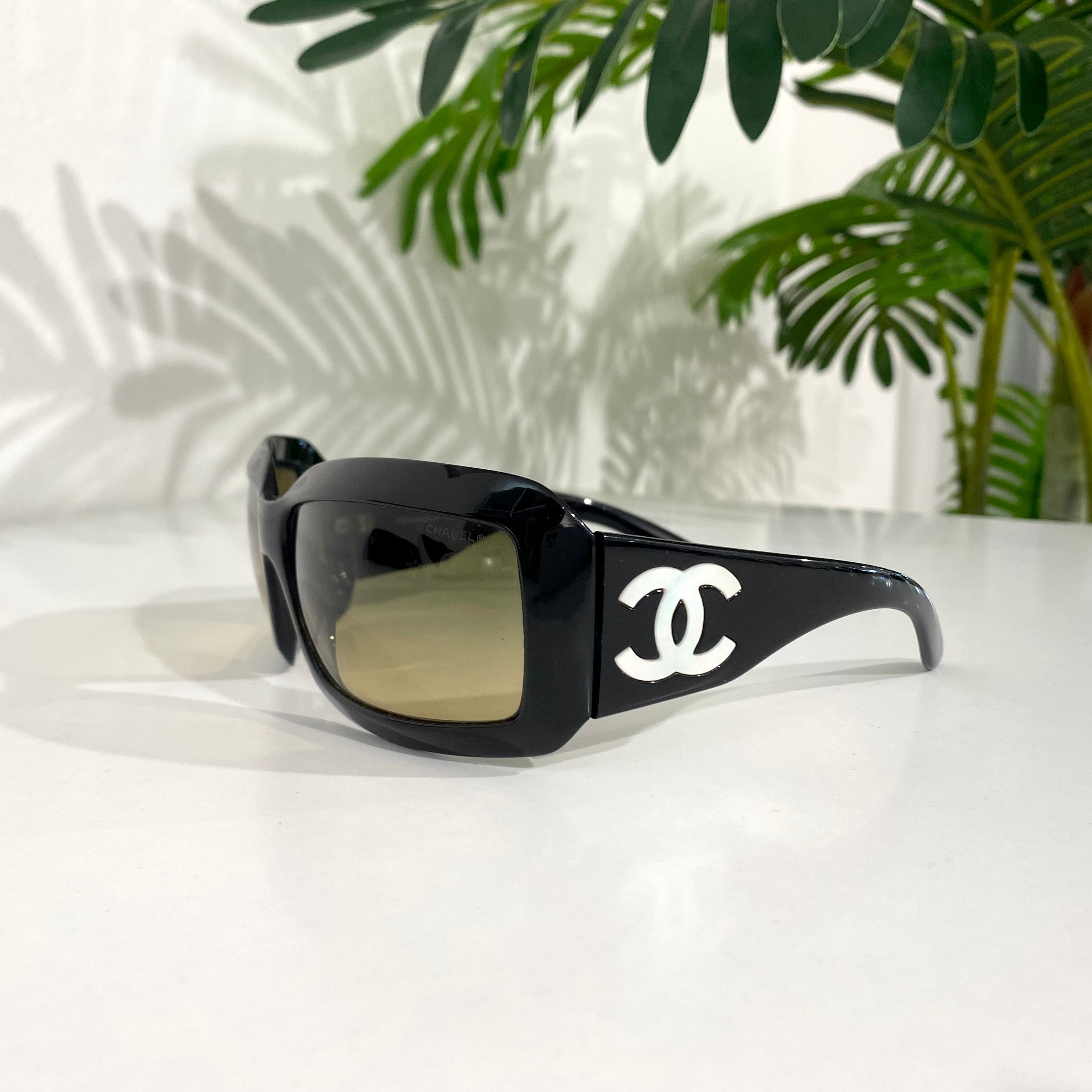 Chanel sunglasses with 2024 pearl