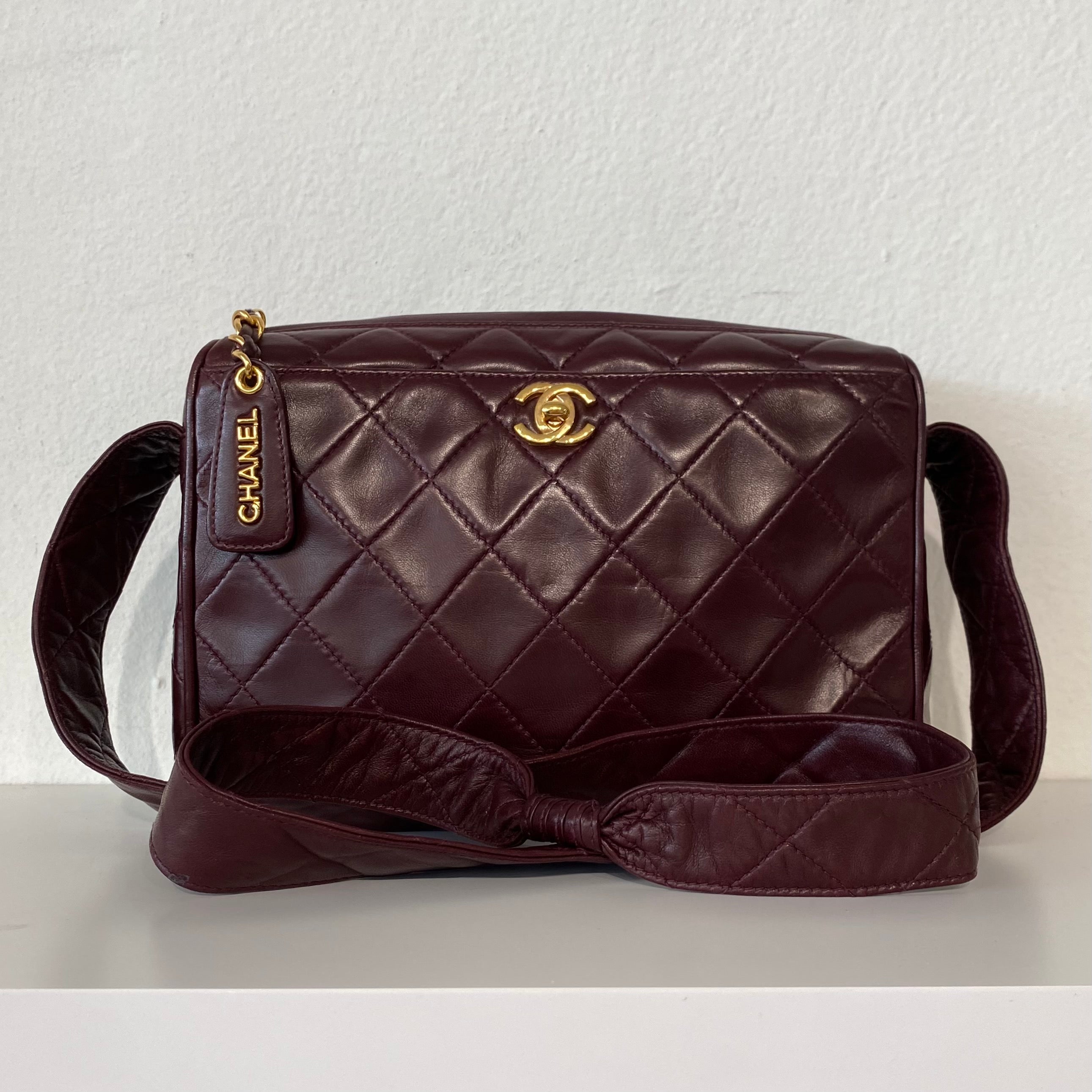 Cc delivery leather handbag Chanel Burgundy in Leather - 31921359