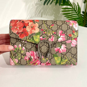 Preowned Authentic Gucci Flower GG Blooms Coin Purse/ Pouch