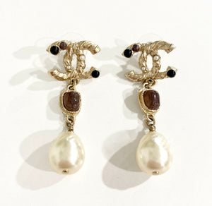 Chanel CC Resin & Pearl Drop Earrings – Dina C's Fab and Funky Consignment  Boutique