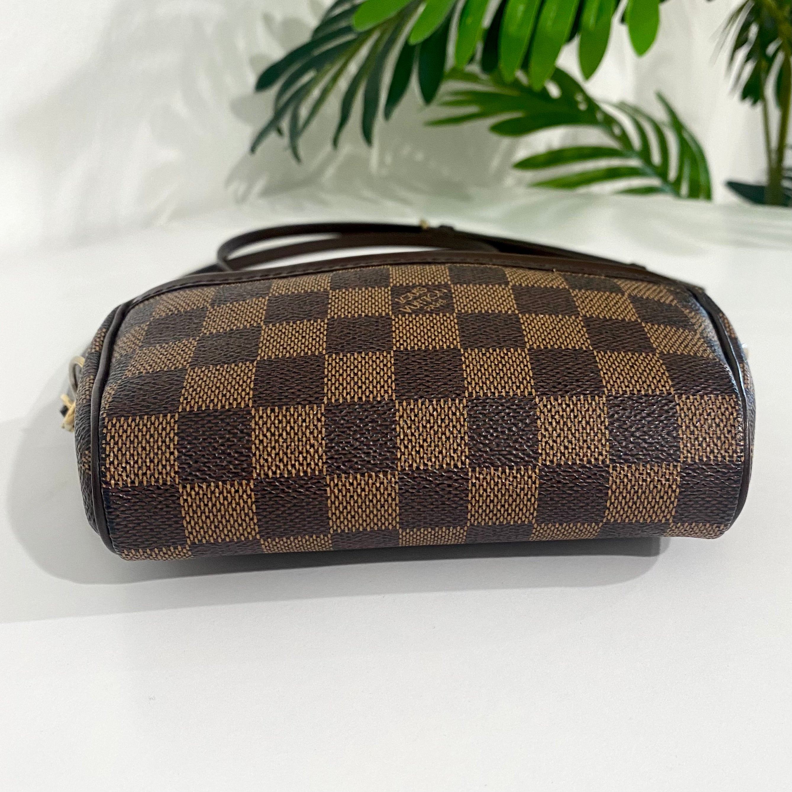 Louis Vuitton Ipanema Pochette Damier Ebene Fanny Pack 3way 231182 Brown  Coated For Sale at 1stDibs