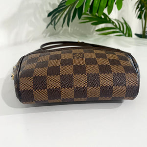 Louis Vuitton Vintage Brown Epi Pochette – Dina C's Fab and Funky