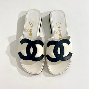 Chanel Vintage CC Slide Sandals – Dina C's Fab and Funky Consignment  Boutique