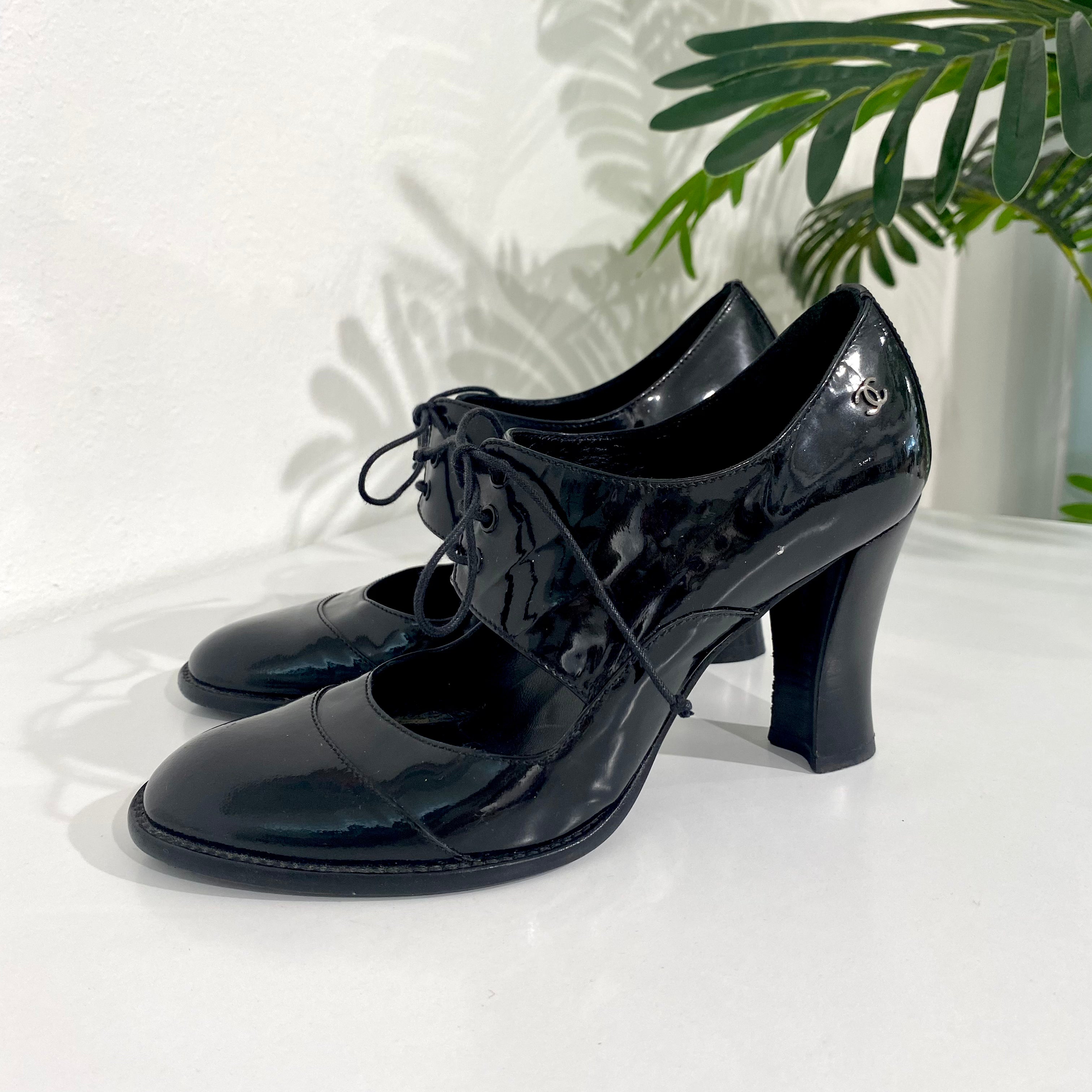 Chanel Vintage Oxford Heels – Dina C's Fab and Funky Consignment