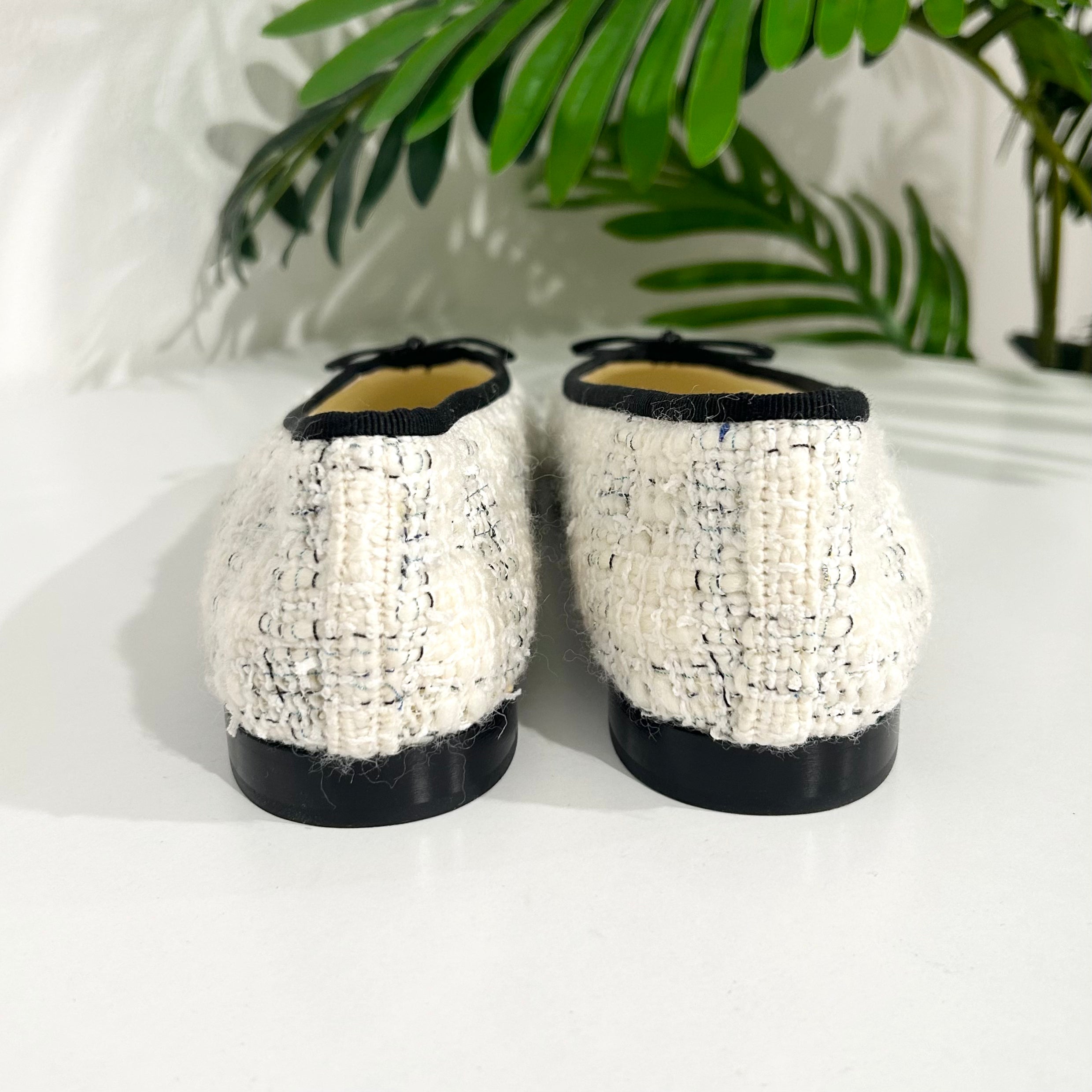 Chanel White Tweed Ballet Flats – Dina C's Fab and Funky