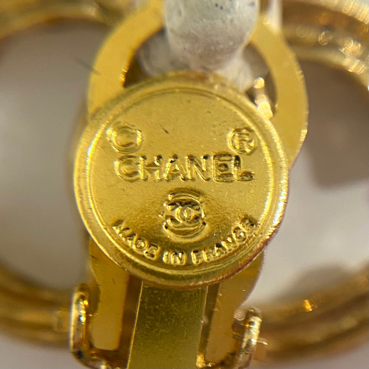 Chanel Vintage CC Earrings – Dina C's Fab and Funky Consignment