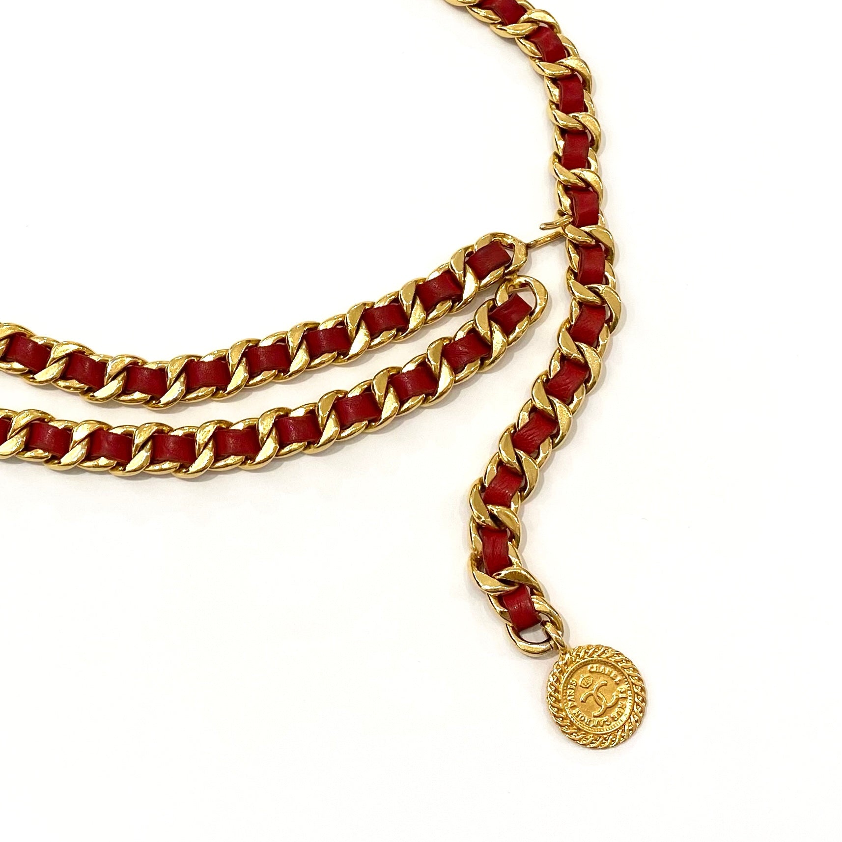 RARE! Chanel Gold Chain Red Leather Belt with Medallion – como-vintage