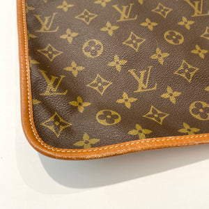 Louis Vuitton Vintage 70s Monogram Garment Bag – Dina C's Fab and Funky  Consignment Boutique