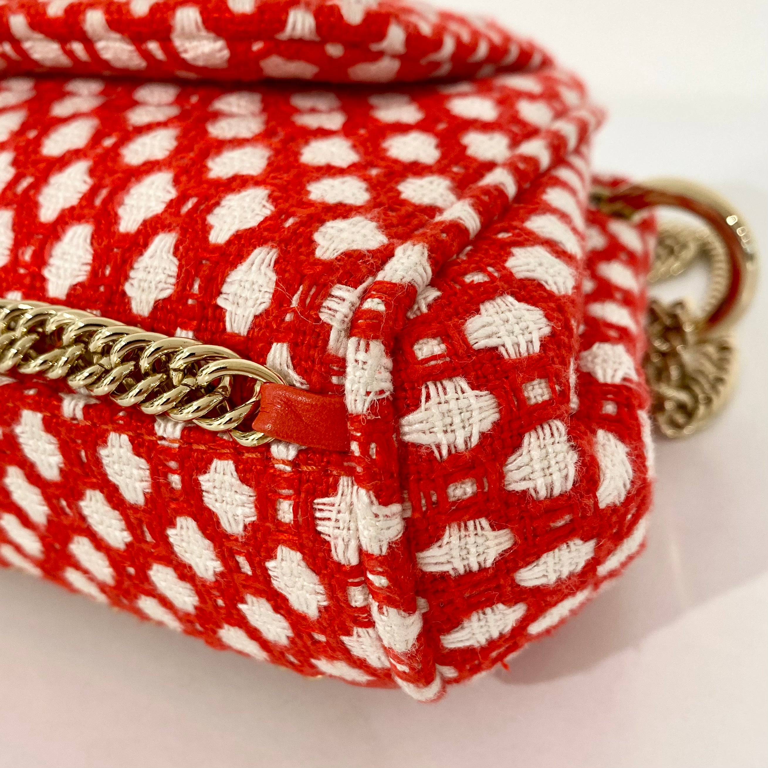 Chanel Red and White Tweed Bag – Dina C's Fab and Funky Consignment Boutique