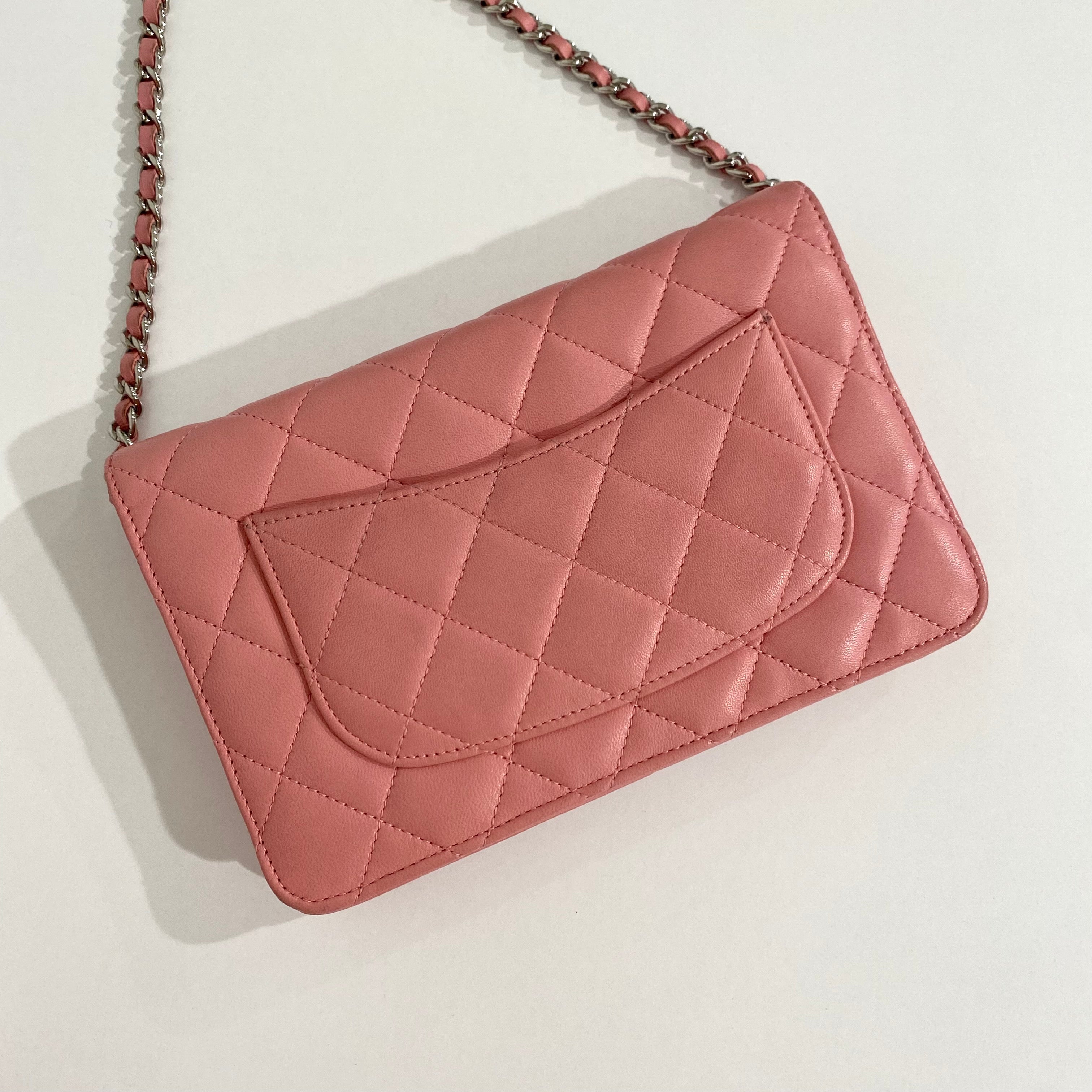 Wallet on chain leather clutch bag Chanel Pink in Leather - 14365258