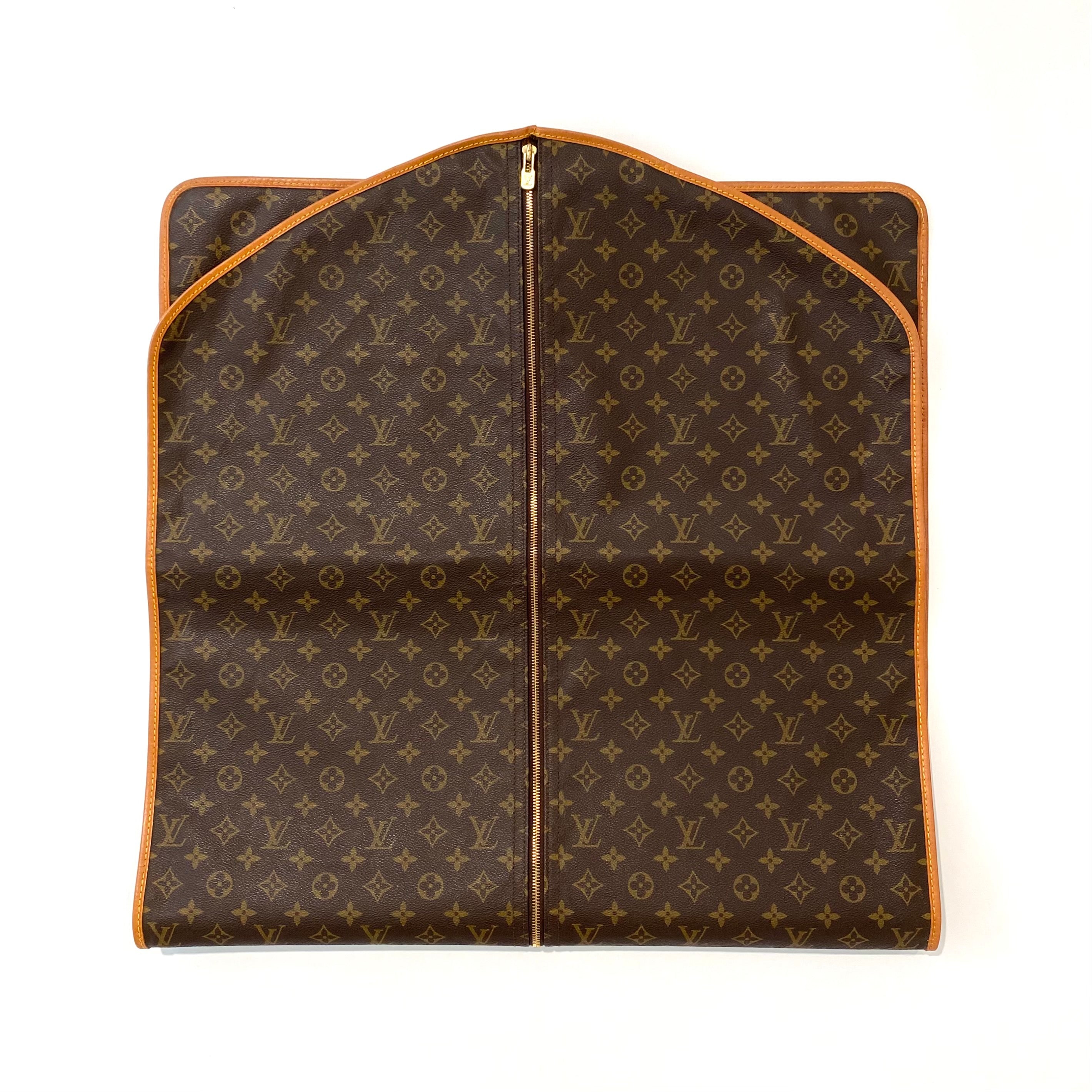 Louis Vuitton Vintage 90s Monogram Garment Bag – Dina C's Fab and Funky  Consignment Boutique