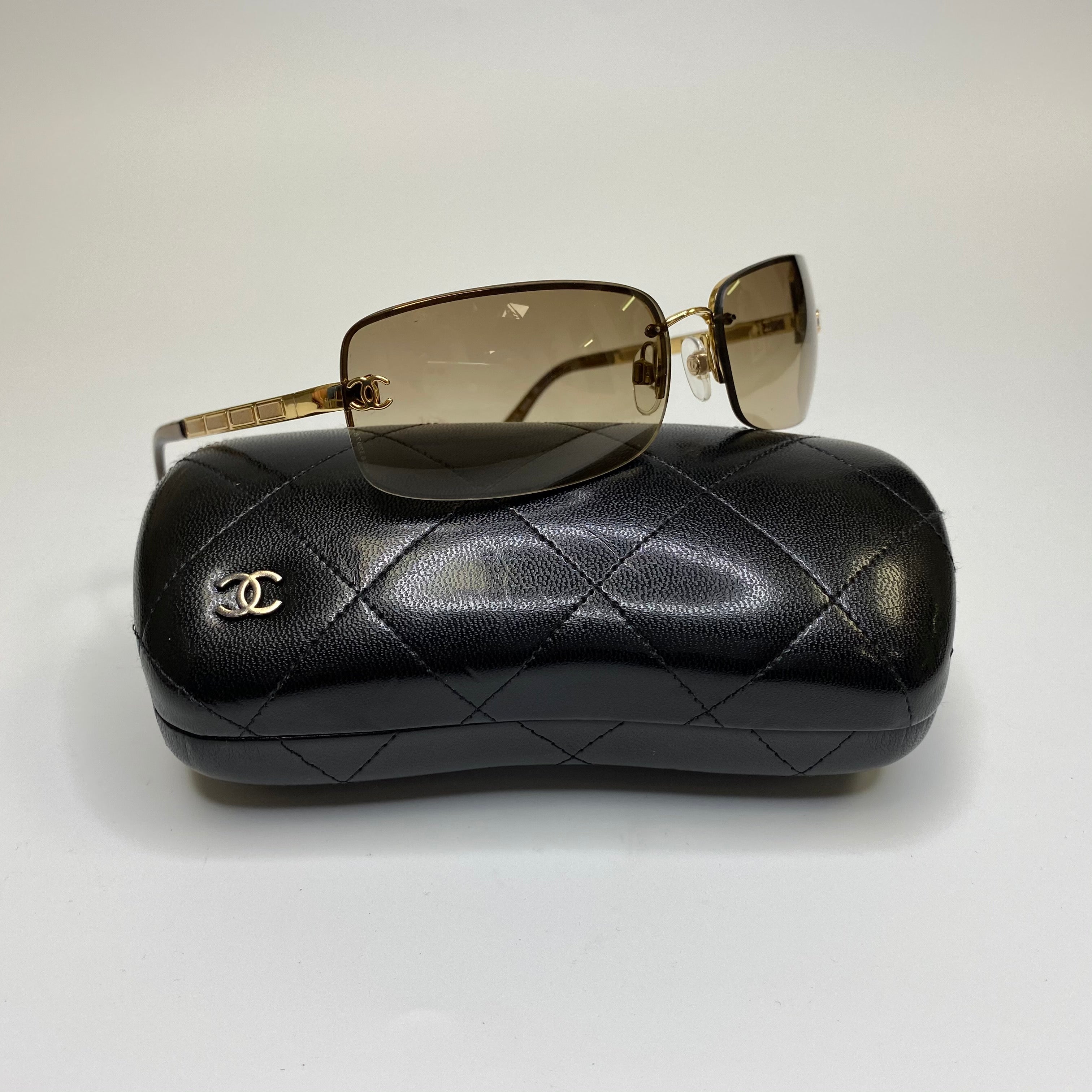 Chanel Rimless Sunglass – Dina C's Fab and Funky Consignment Boutique