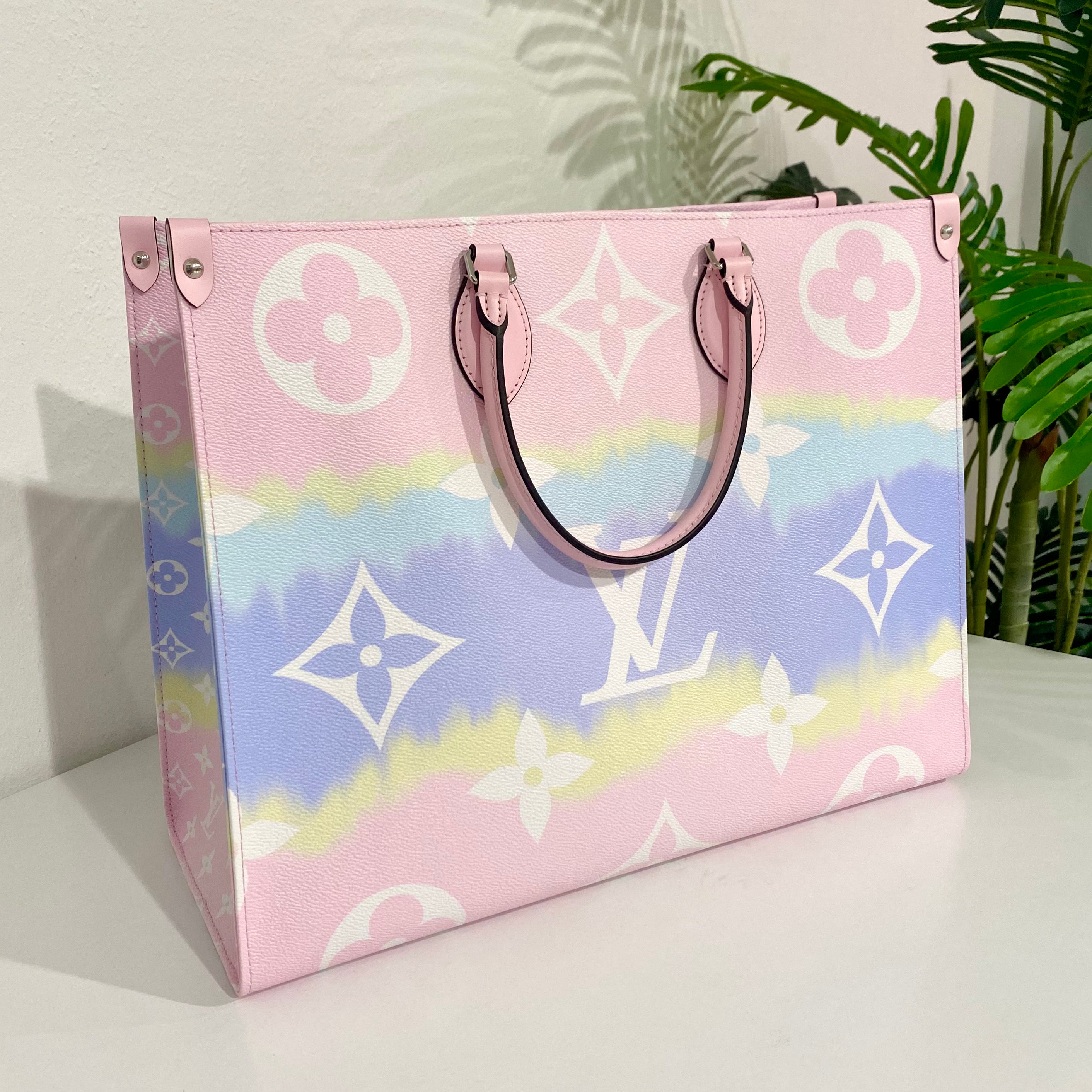 NEW Louis Vuitton Pastel Escale OnTheGo Tote GM – Dina C's Fab and