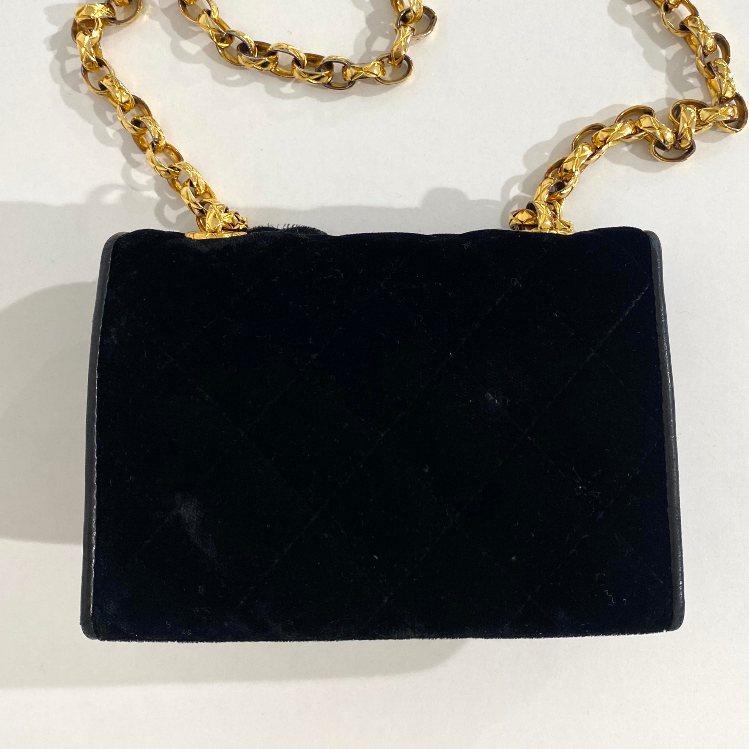 Chanel Vintage Black Velvet Bag – Dina C's Fab and Funky