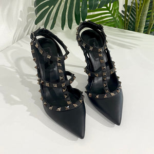 Valentino Garavani Noir Rockstud Pumps