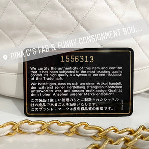 Chanel Vintage White Micro Flap Bag – Dina C's Fab and Funky Consignment  Boutique