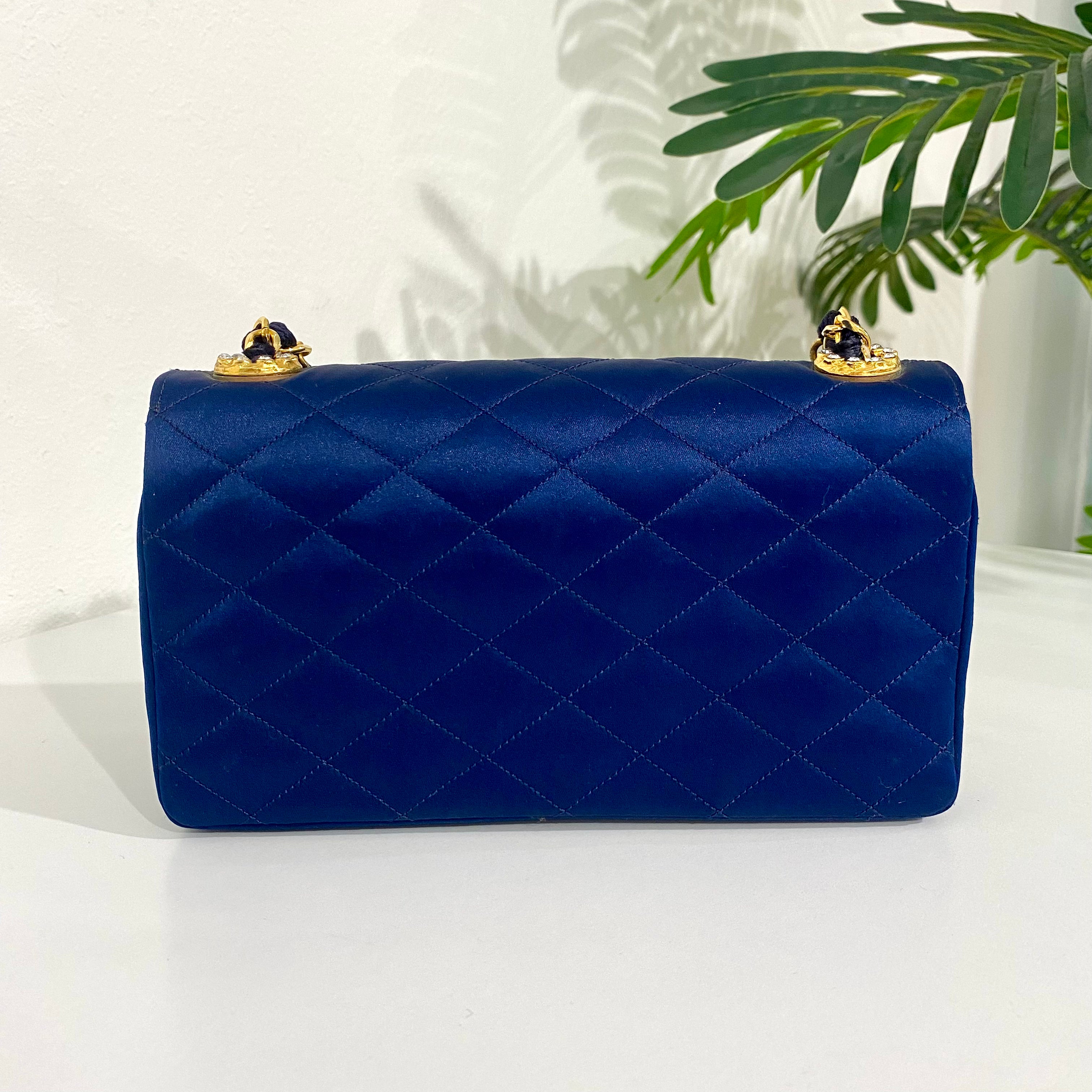 Vintage Chanel Evening Bags and Minaudières - 237 For Sale at 1stDibs
