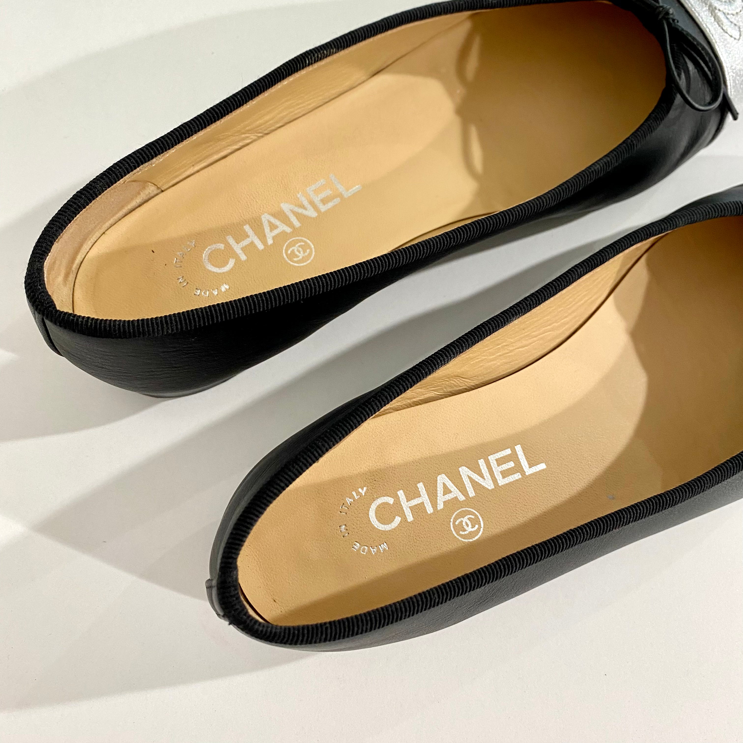 Lot 17 - Two pairs of Chanel two-tone leather ballet