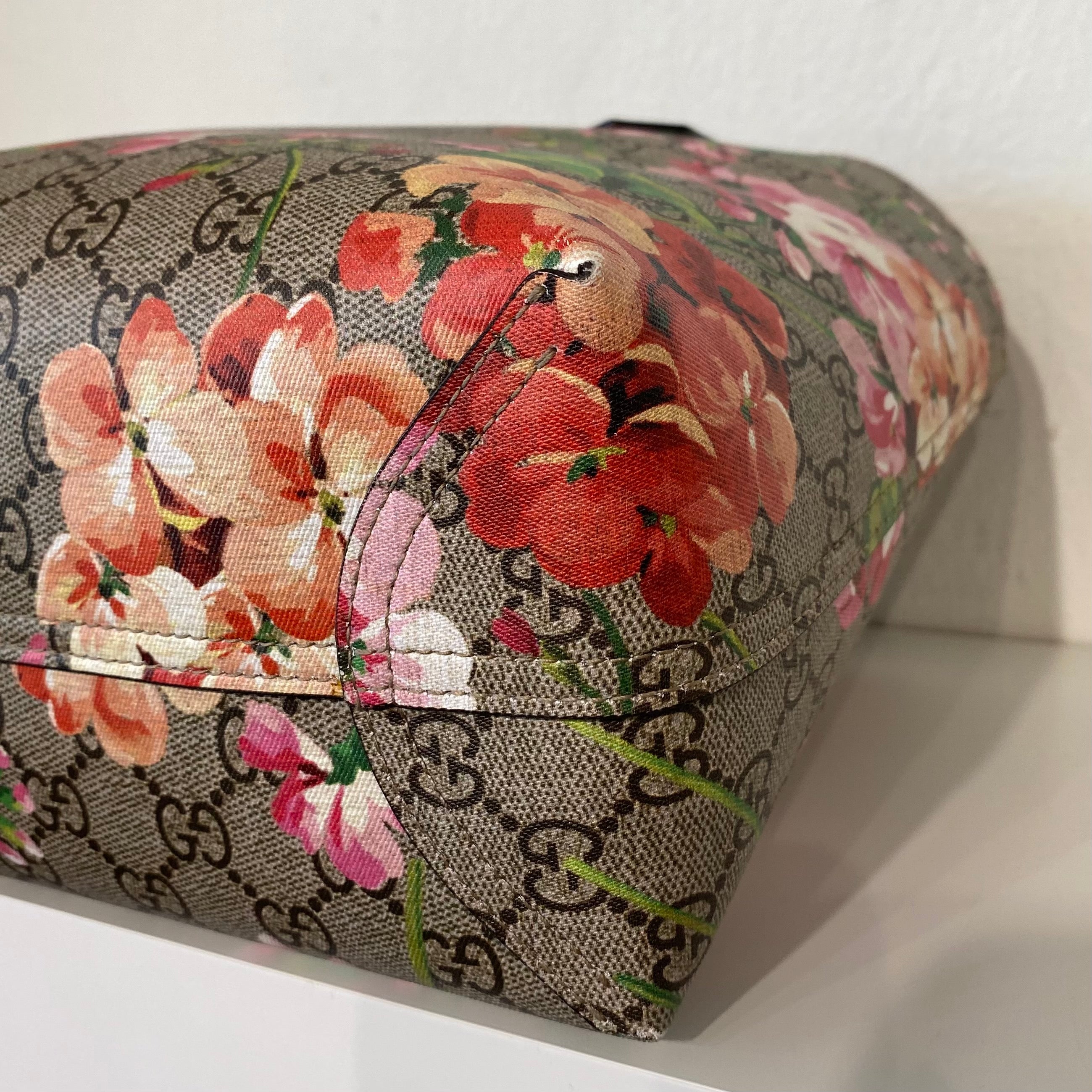 Gucci Blooms Small Tote – Dina C's Fab and Funky Consignment Boutique