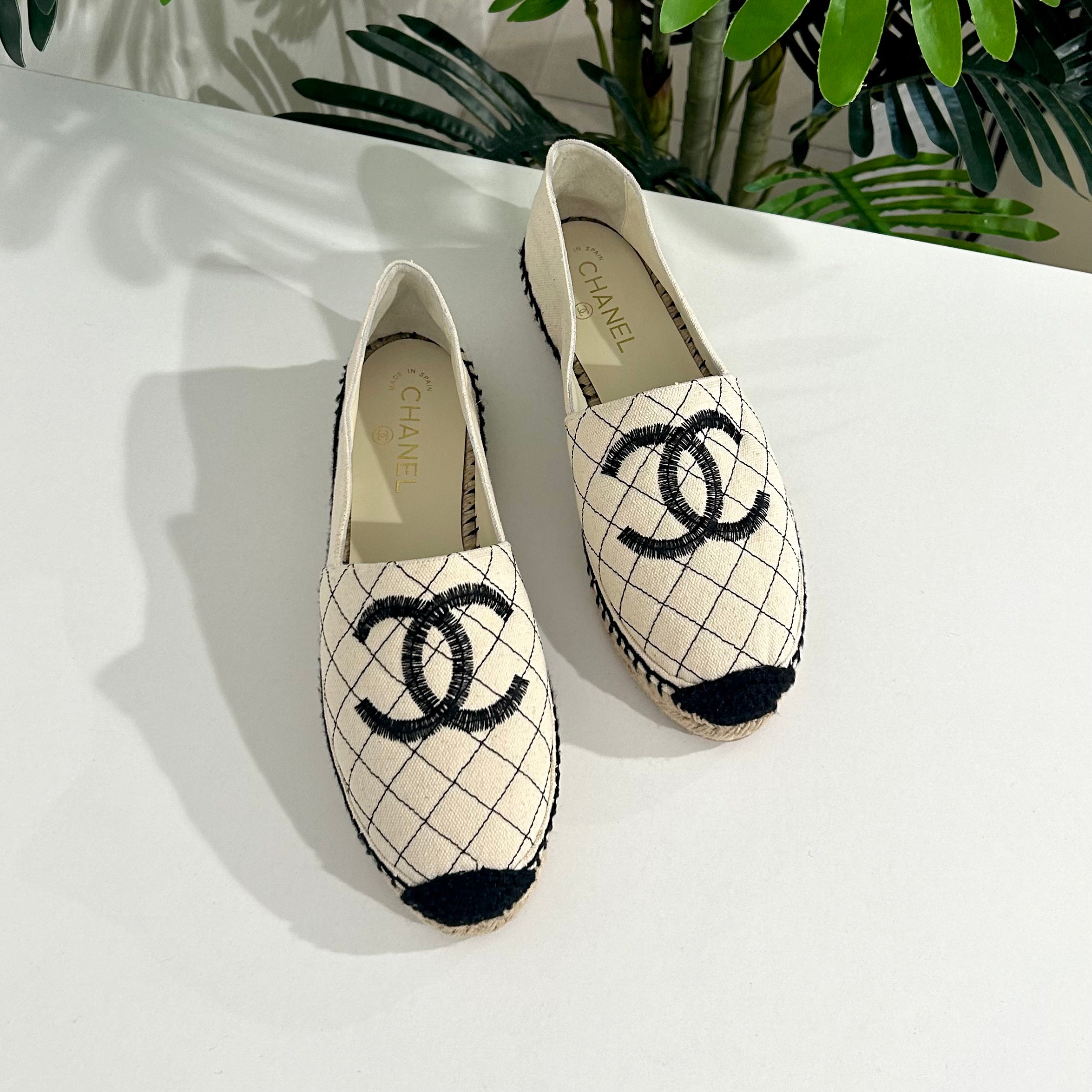 Chanel CC Espadrilles size 41 Dina C s Fab and Funky Consignment Boutique