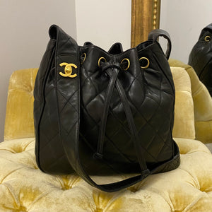 Chanel Vintage Black Bucket Bag – Dina C's Fab and Funky Consignment  Boutique